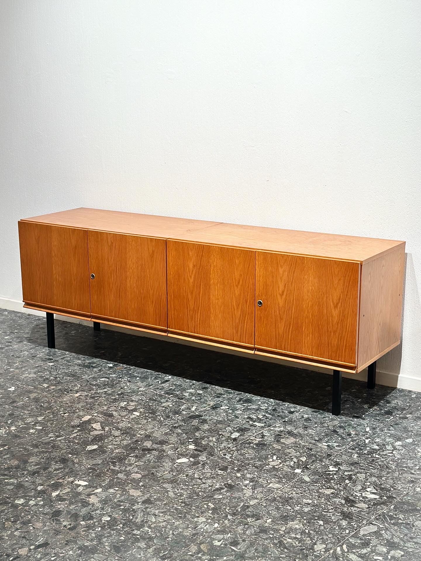 Midcentury Vintage Sideboard - Lattico
