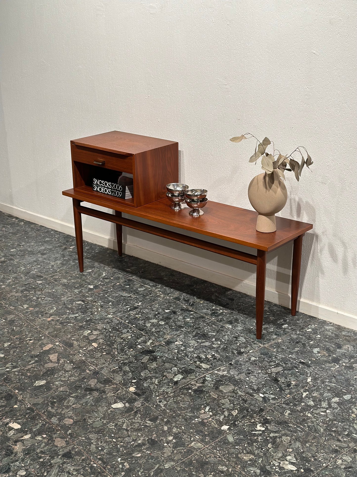 Elegant 1960s Dressing Table - Gossip Bench