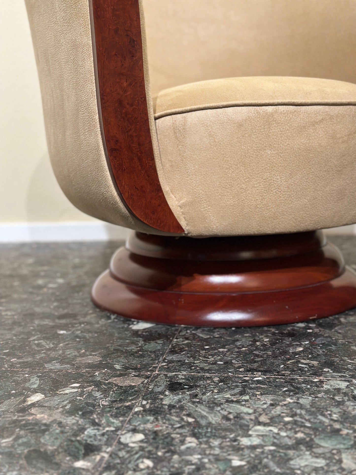 Pair Art Deco Tulip Lounge Chairs – Hôtel Le Malandre