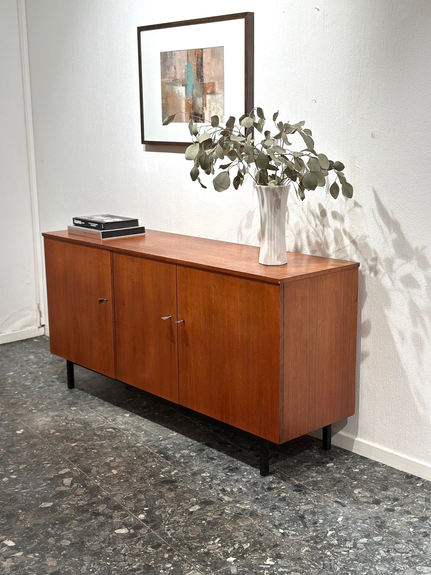 Minimalist Vintage Sideboard - Lattico
