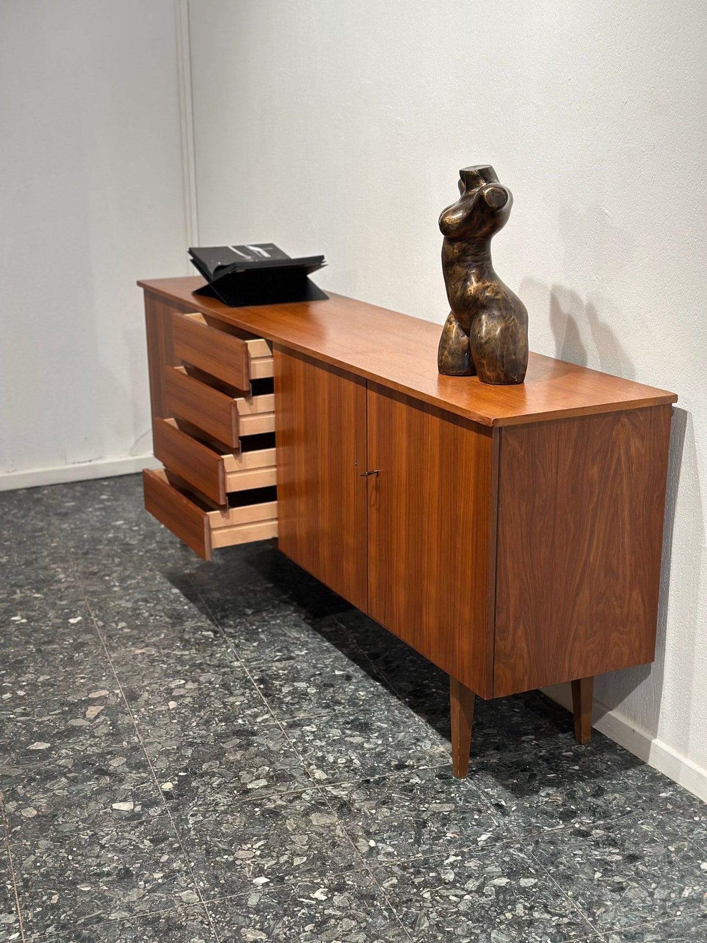 Midcentury Minimal Sideboard - Lattico