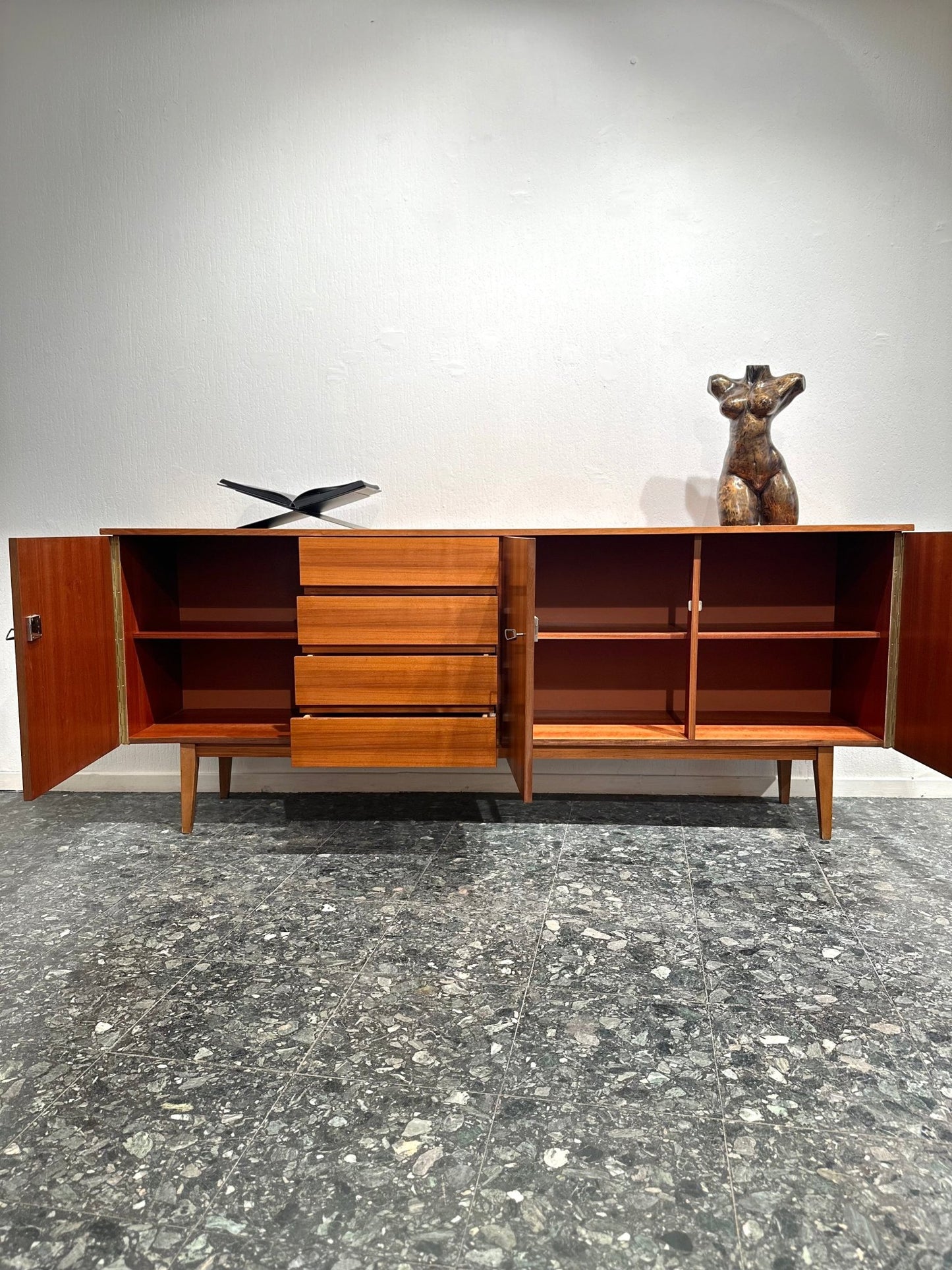 Midcentury Minimal Sideboard - Lattico