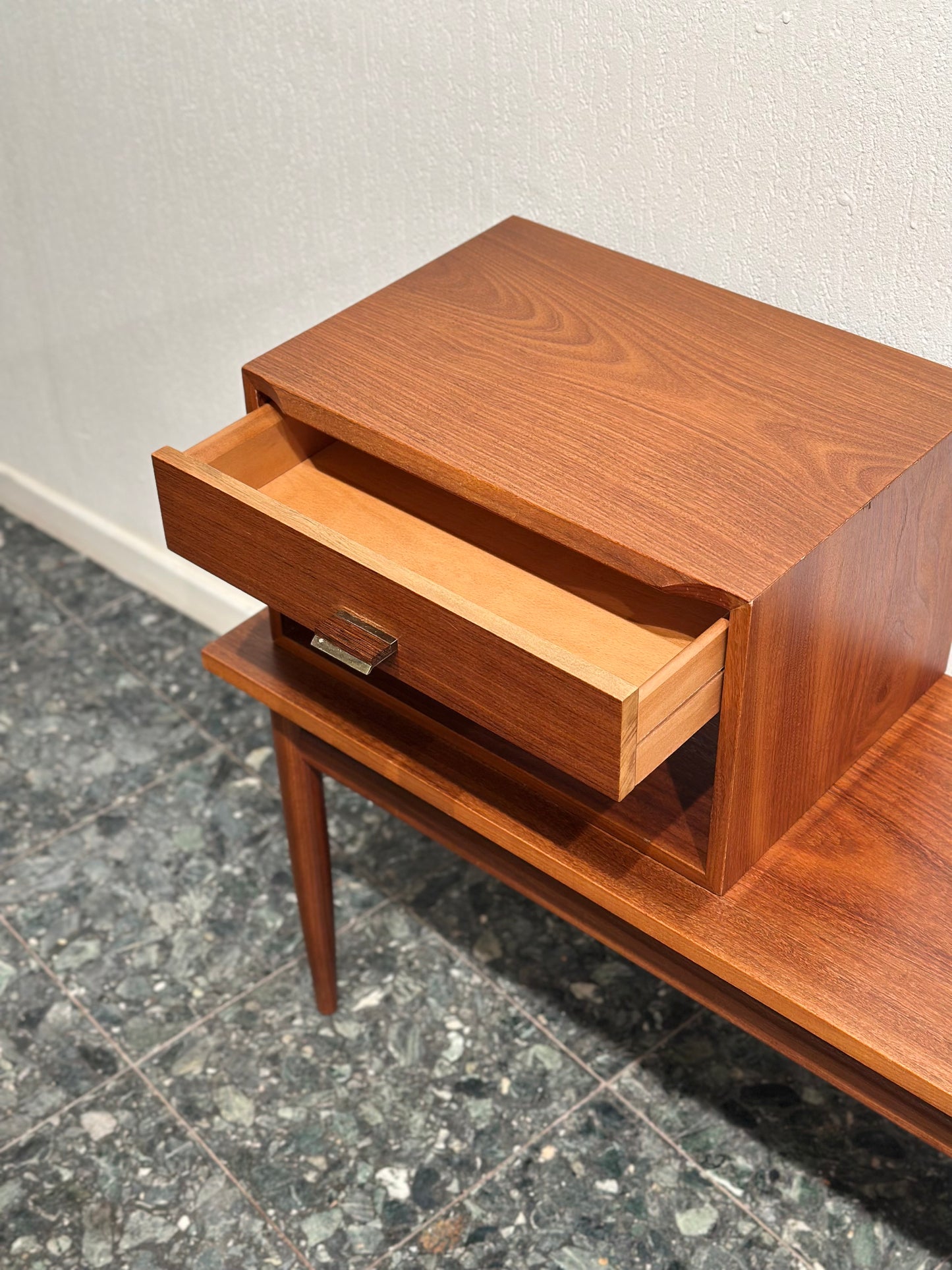 Elegant 1960s Dressing Table - Gossip Bench
