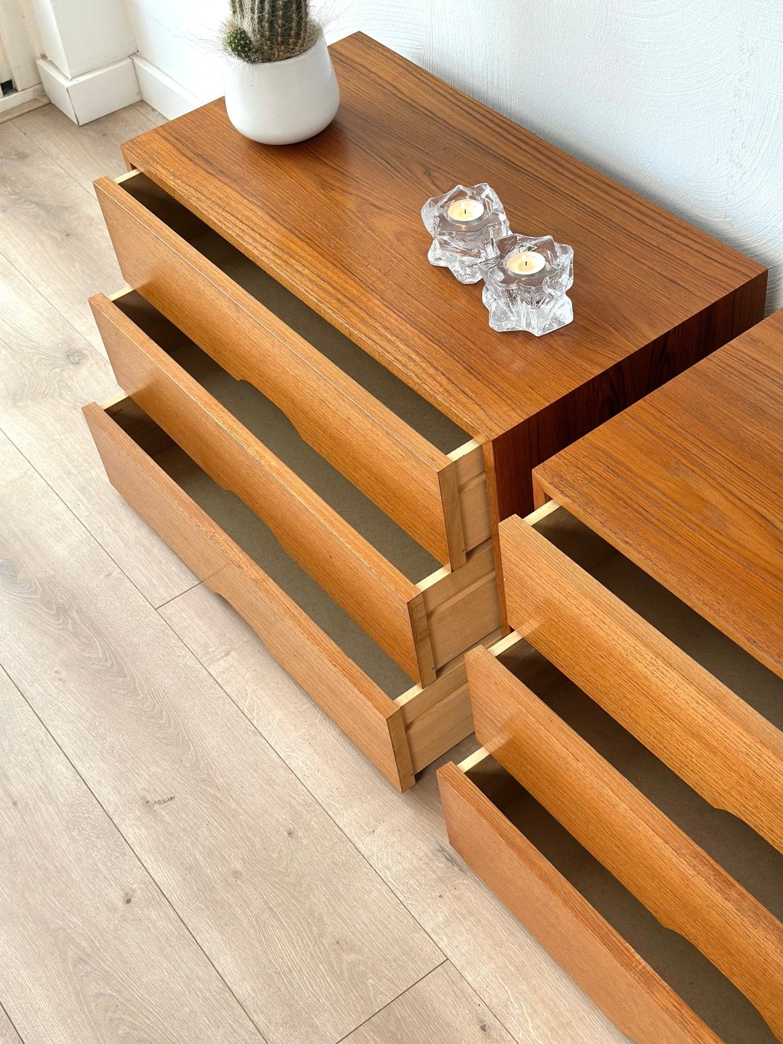 Set of 2 Vintage Teak Dressers / Bedside Tables - Lattico
