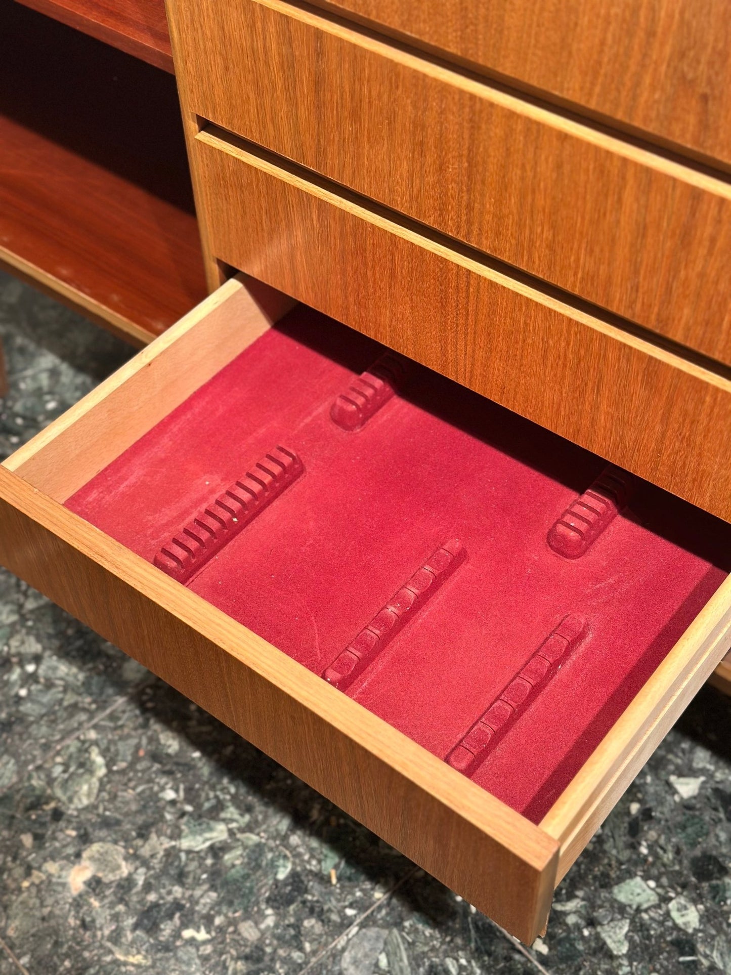 Vintage Minimal Sideboard - Lattico