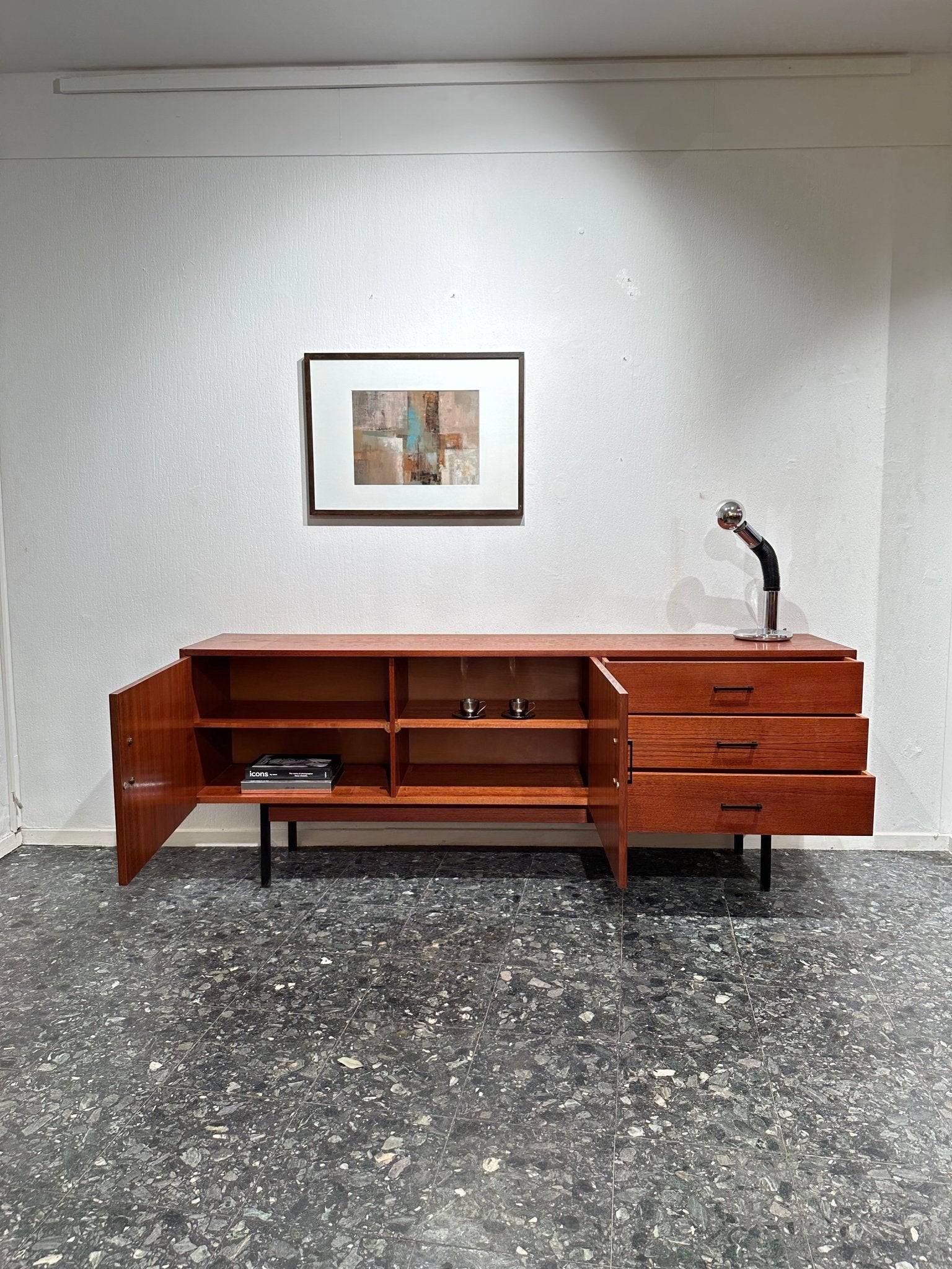 Vintage Minimal Sideboard - Lattico