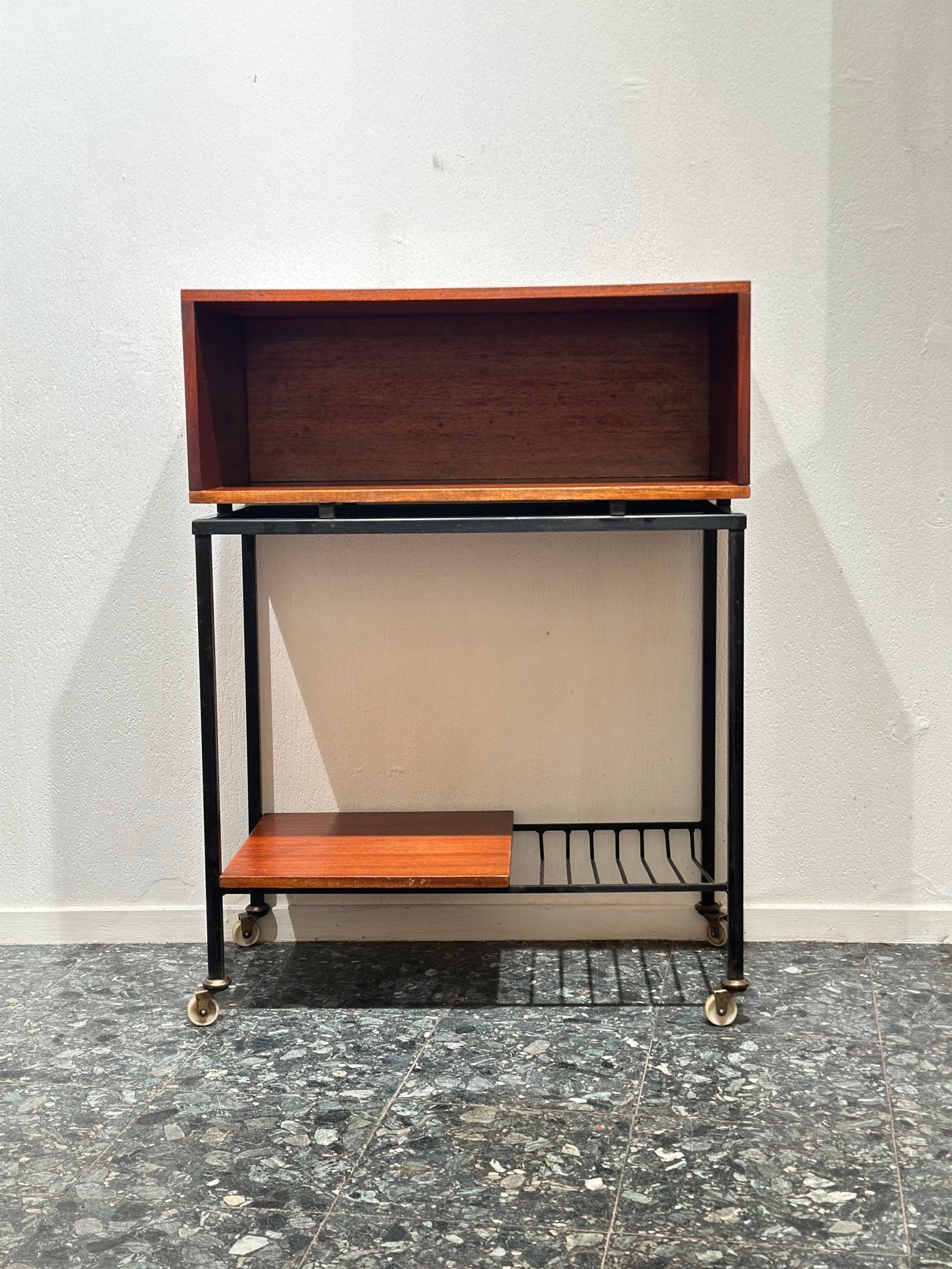 Vintage Side Table on wheels - Lattico