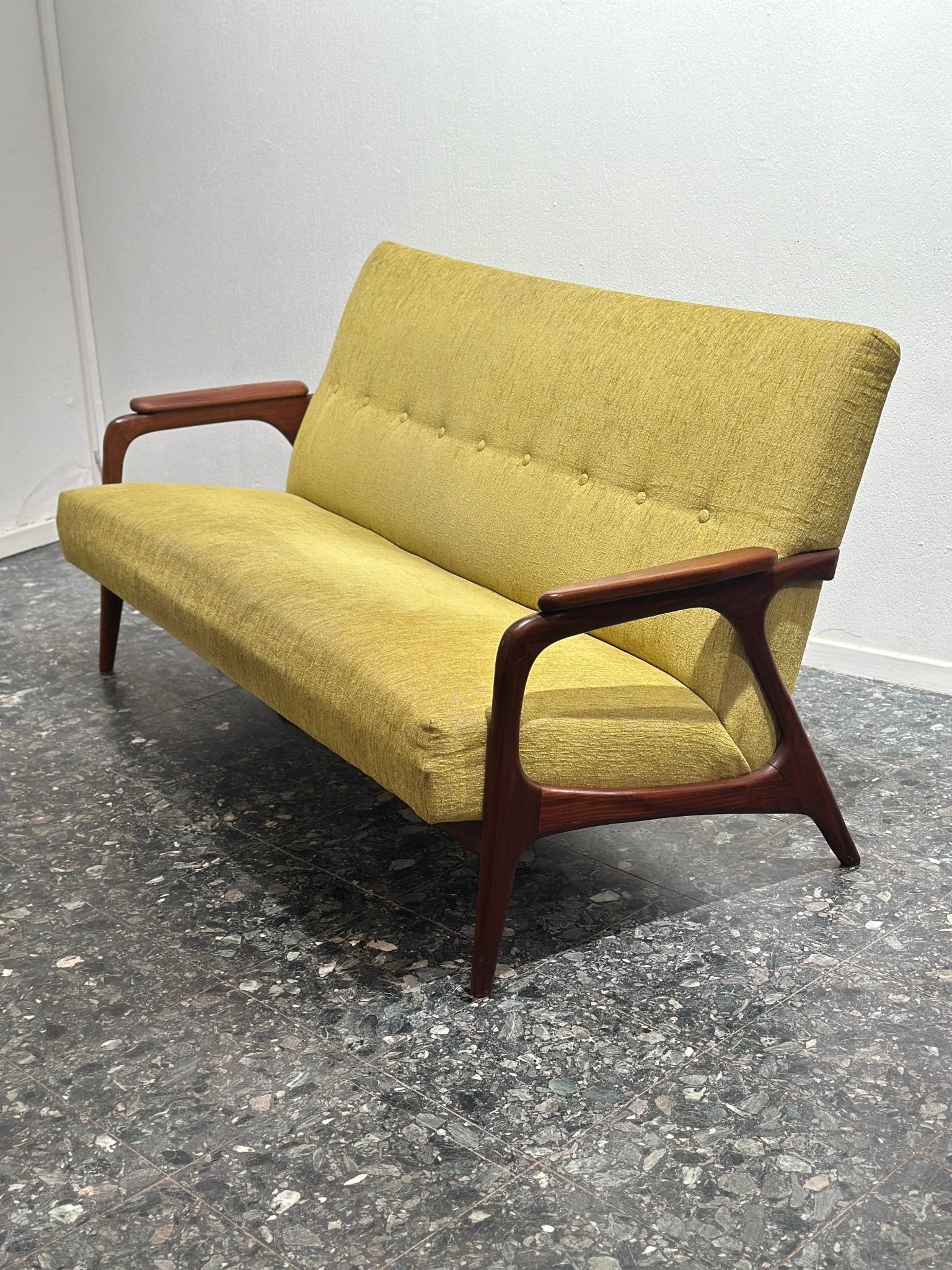 Vintage Green Scandinavian 3 - seater Sofa - Lattico