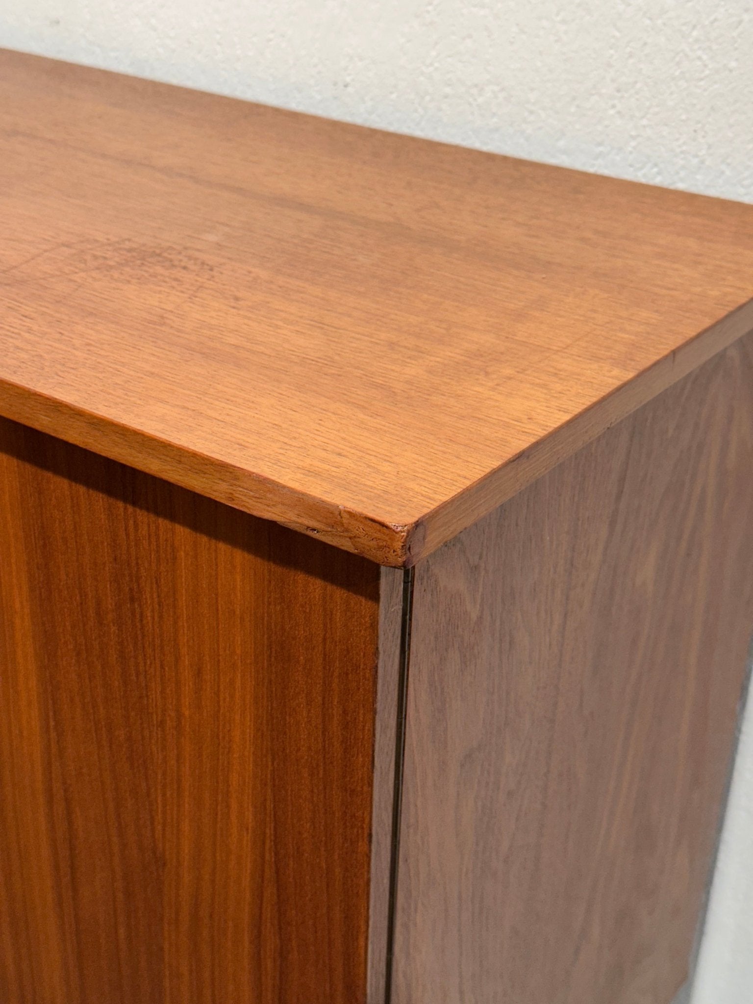 Midcentury Minimal Sideboard - Lattico