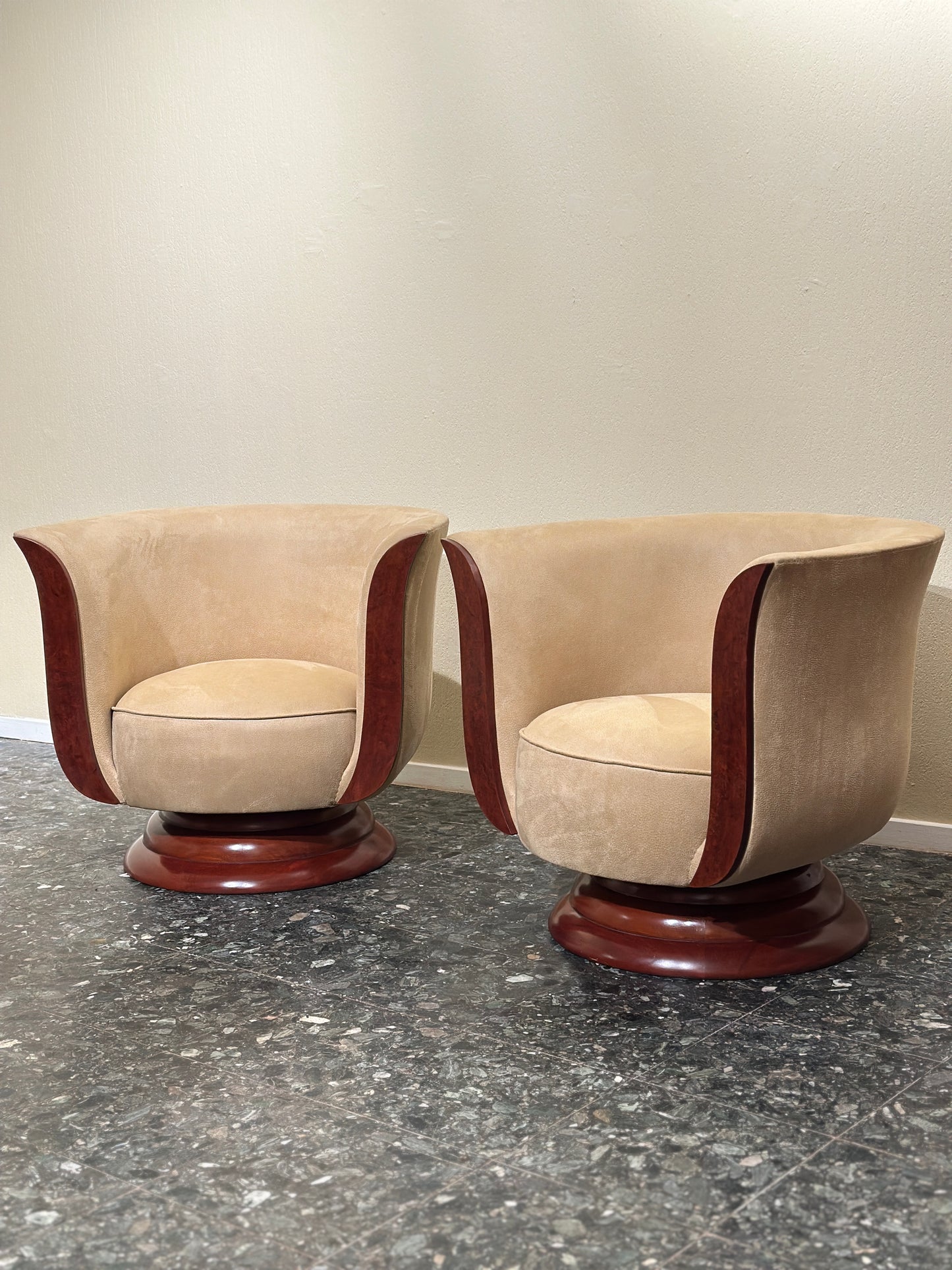 Pair Art Deco Tulip Lounge Chairs – Hôtel Le Malandre
