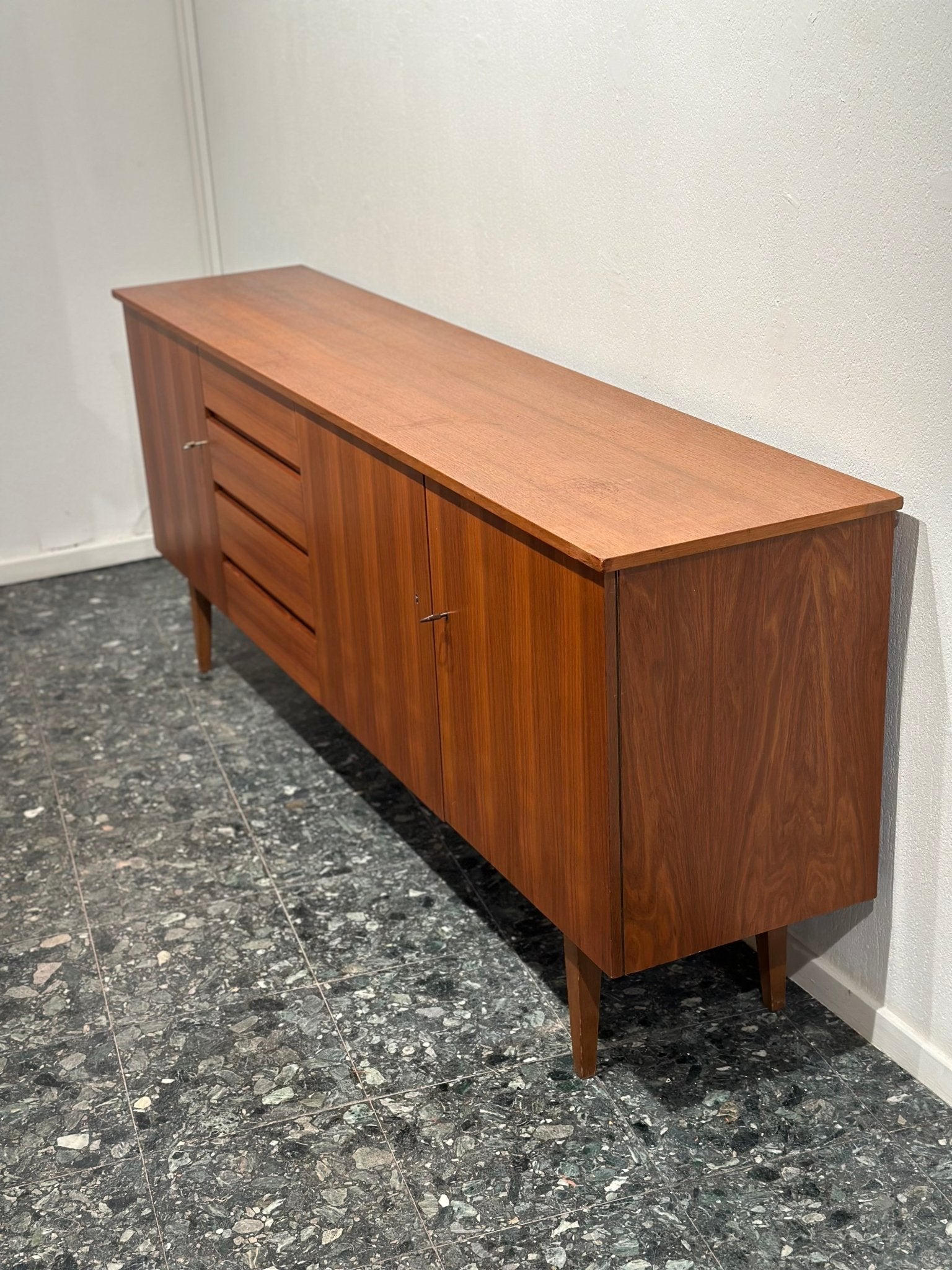 Midcentury Minimal Sideboard - Lattico