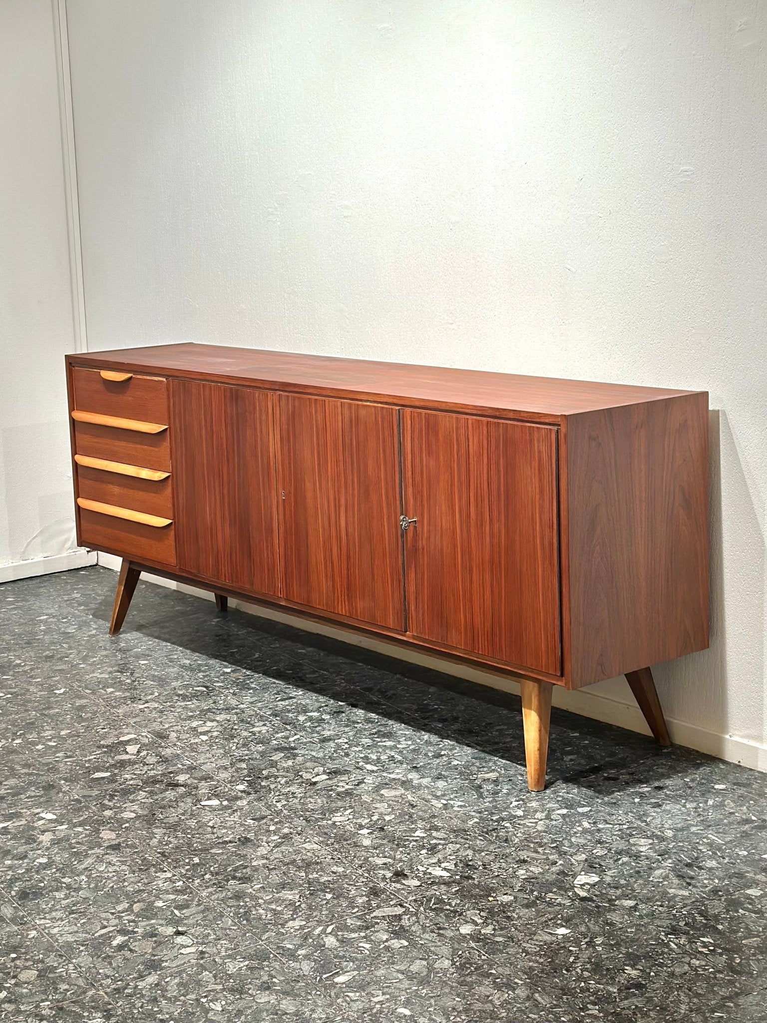 Midcentury Sideboard - Lattico