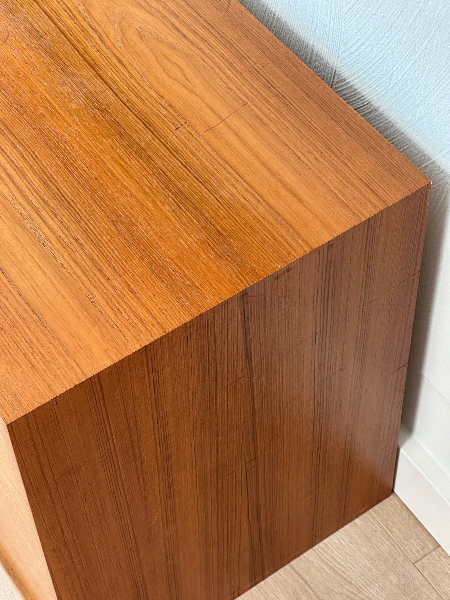 Set of 2 Vintage Teak Dressers / Bedside Tables - Lattico