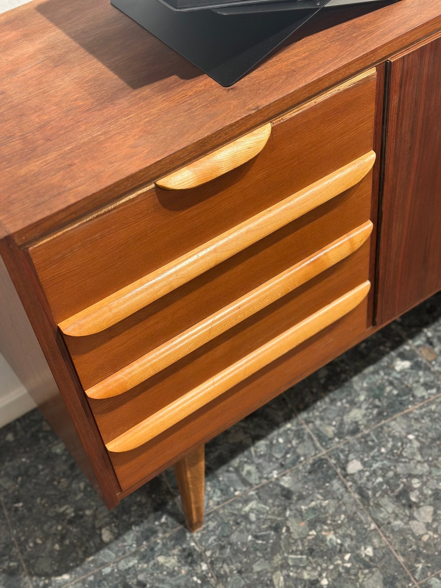 Midcentury Sideboard - Lattico
