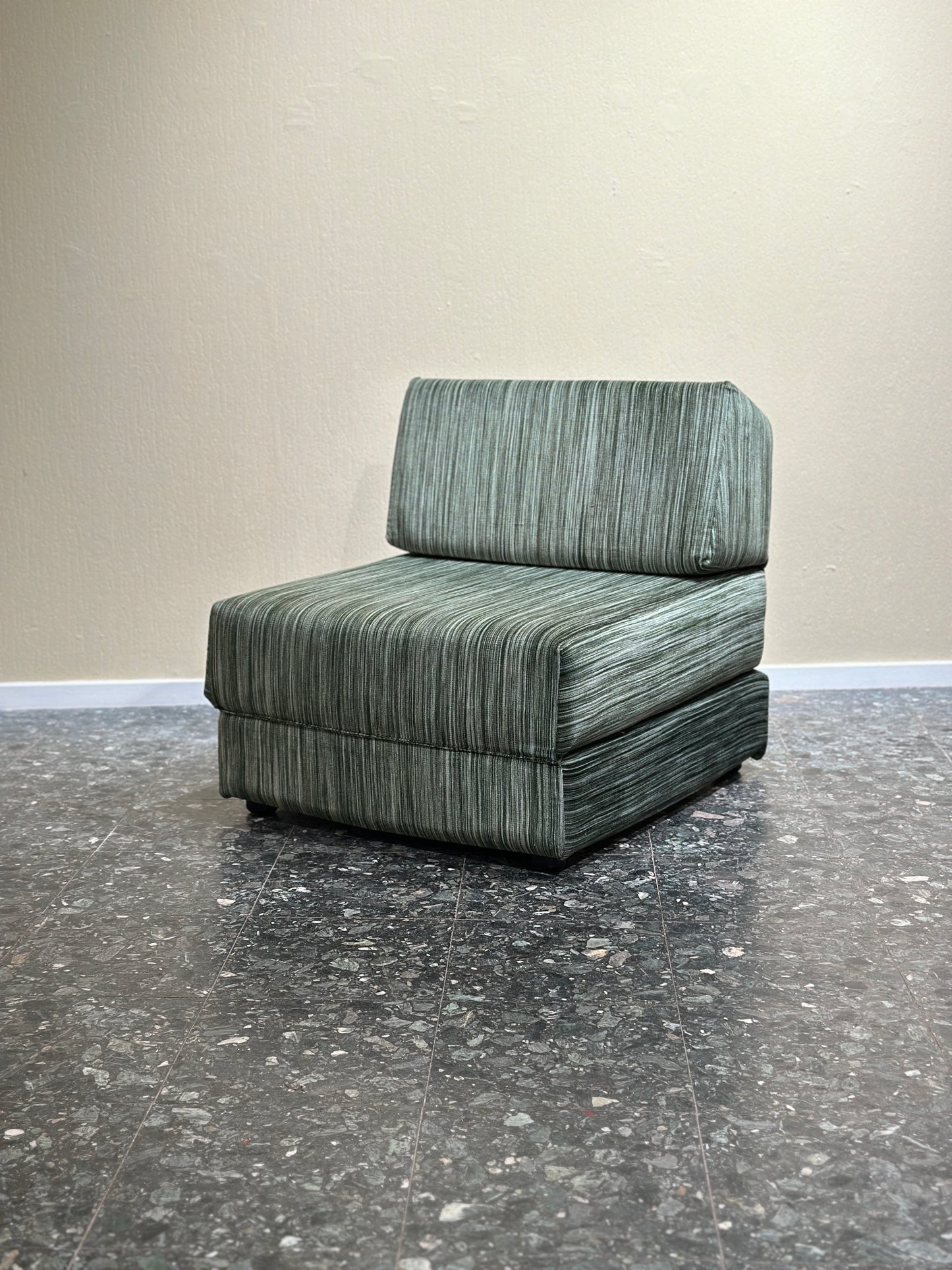 Vintage Fold Out Lounge Chair Daybed