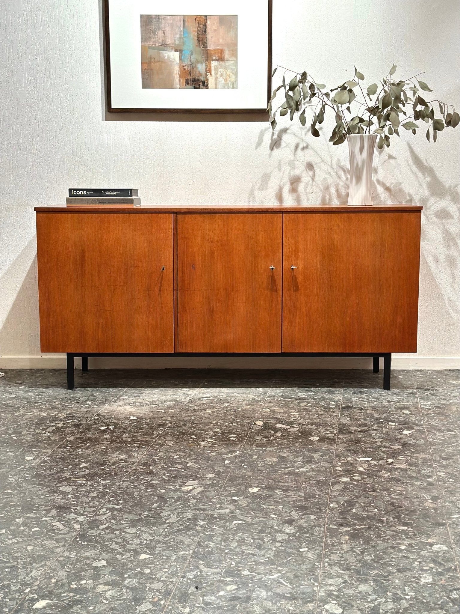 Minimalist Vintage Sideboard - Lattico