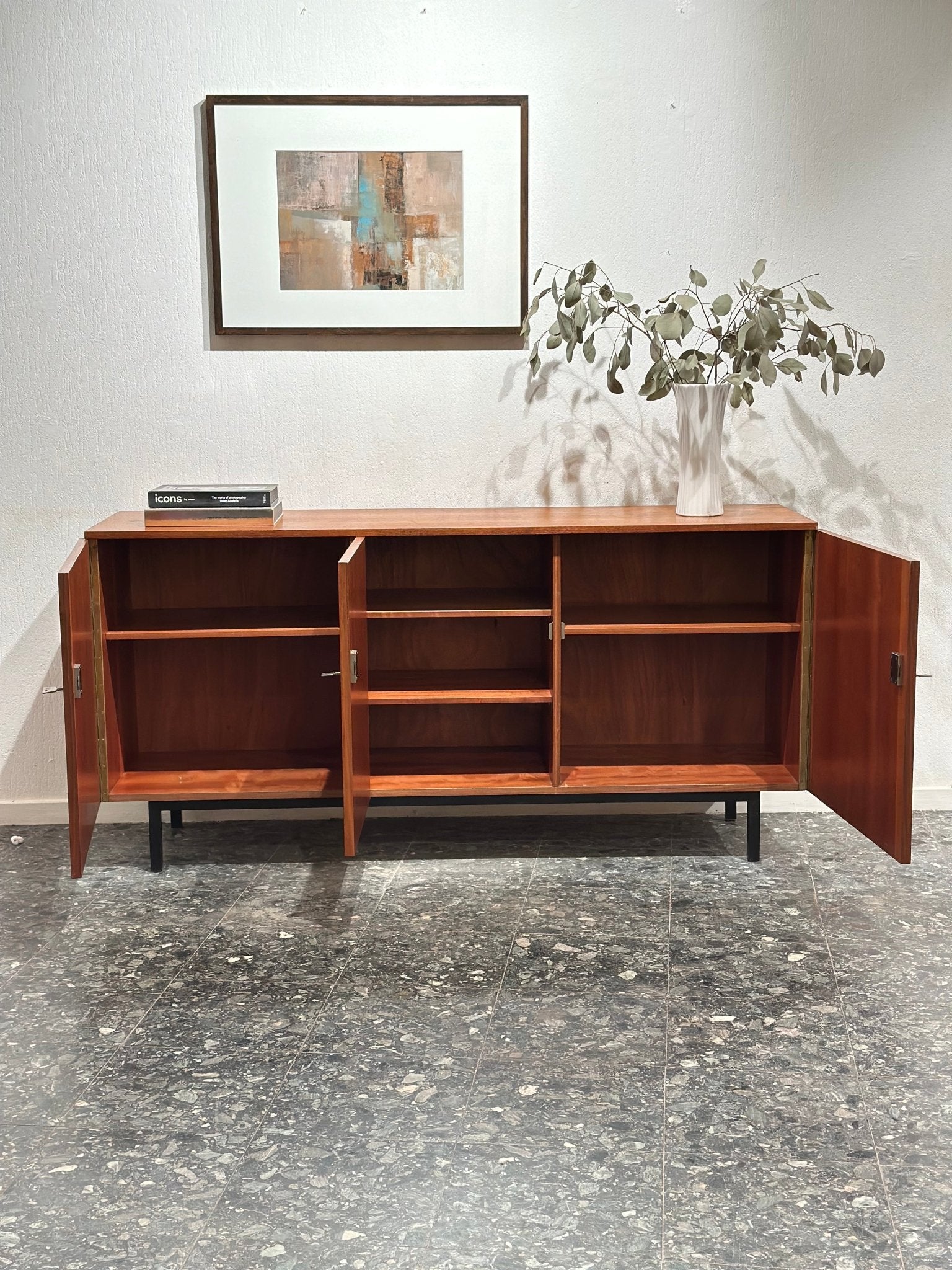 Minimalist Vintage Sideboard - Lattico