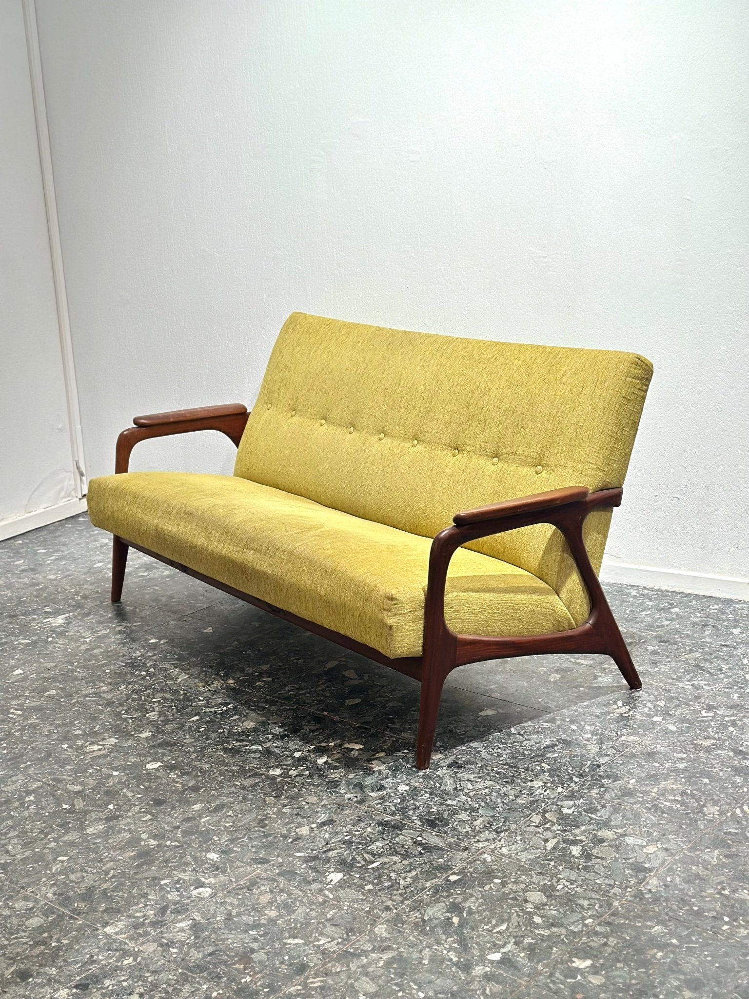 Vintage Green Scandinavian 3 - seater Sofa - Lattico