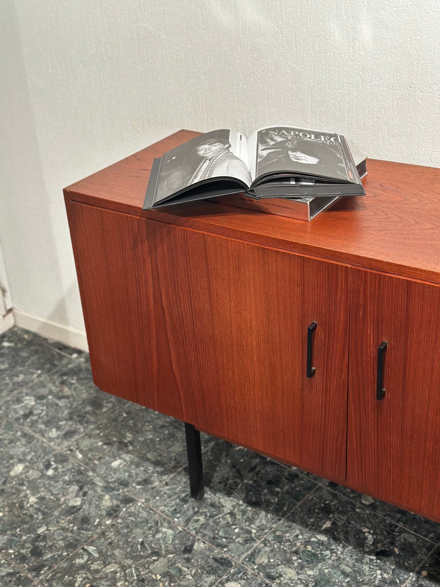 Vintage Minimal Sideboard - Lattico