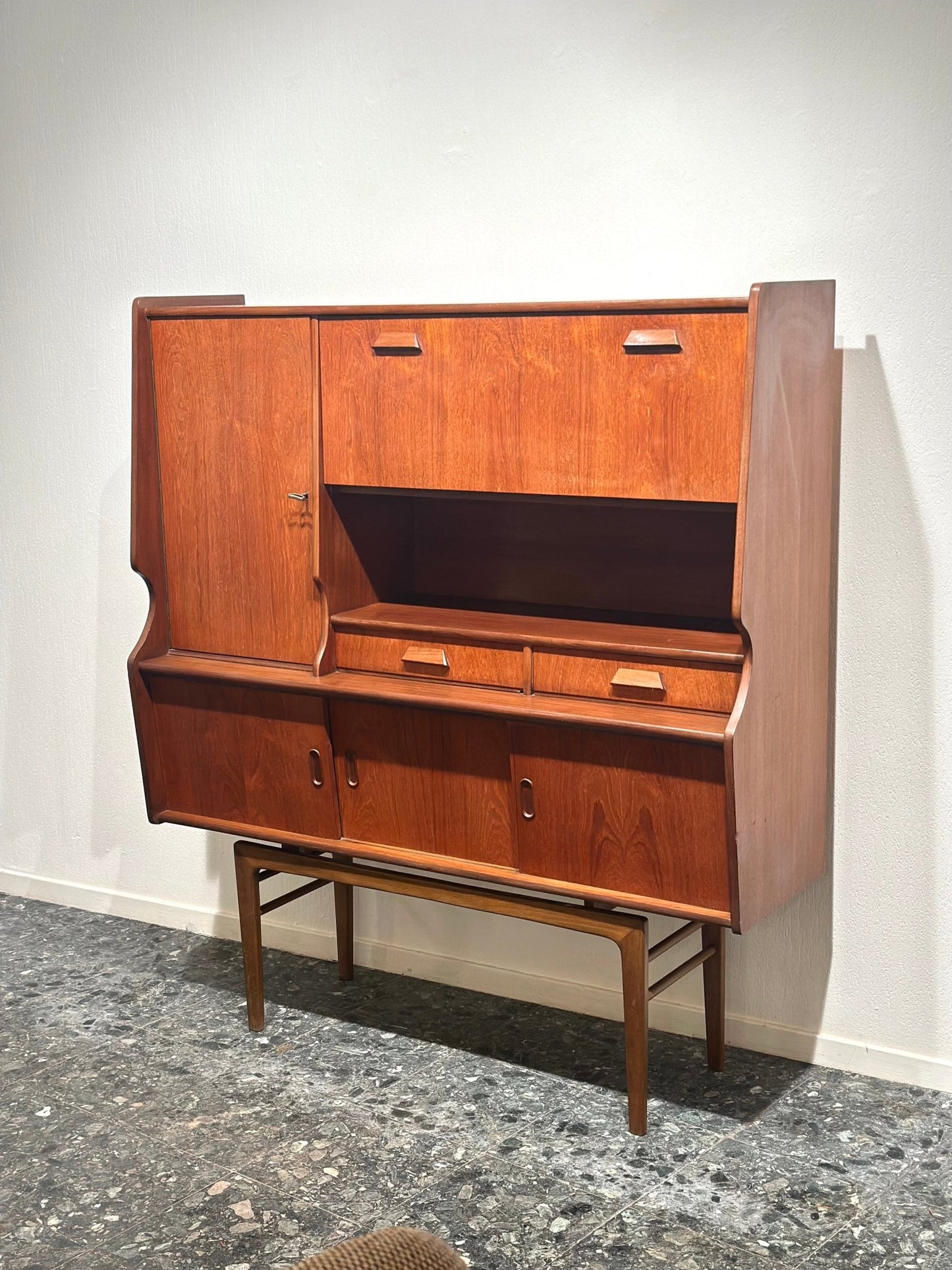 Vintage Teak Midcentury Highboard - Lattico