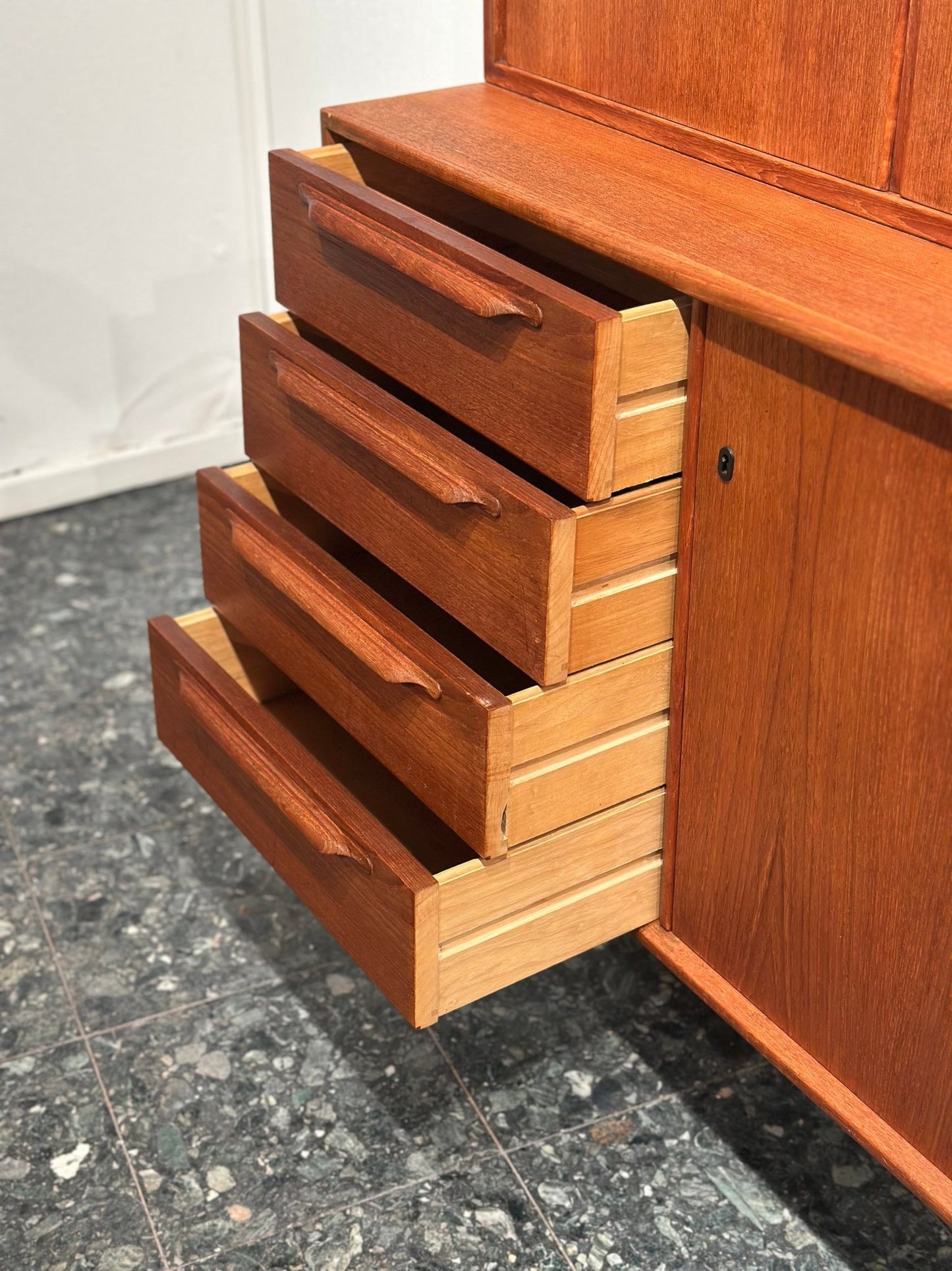 Midcentury Highboard in Teak - Lattico