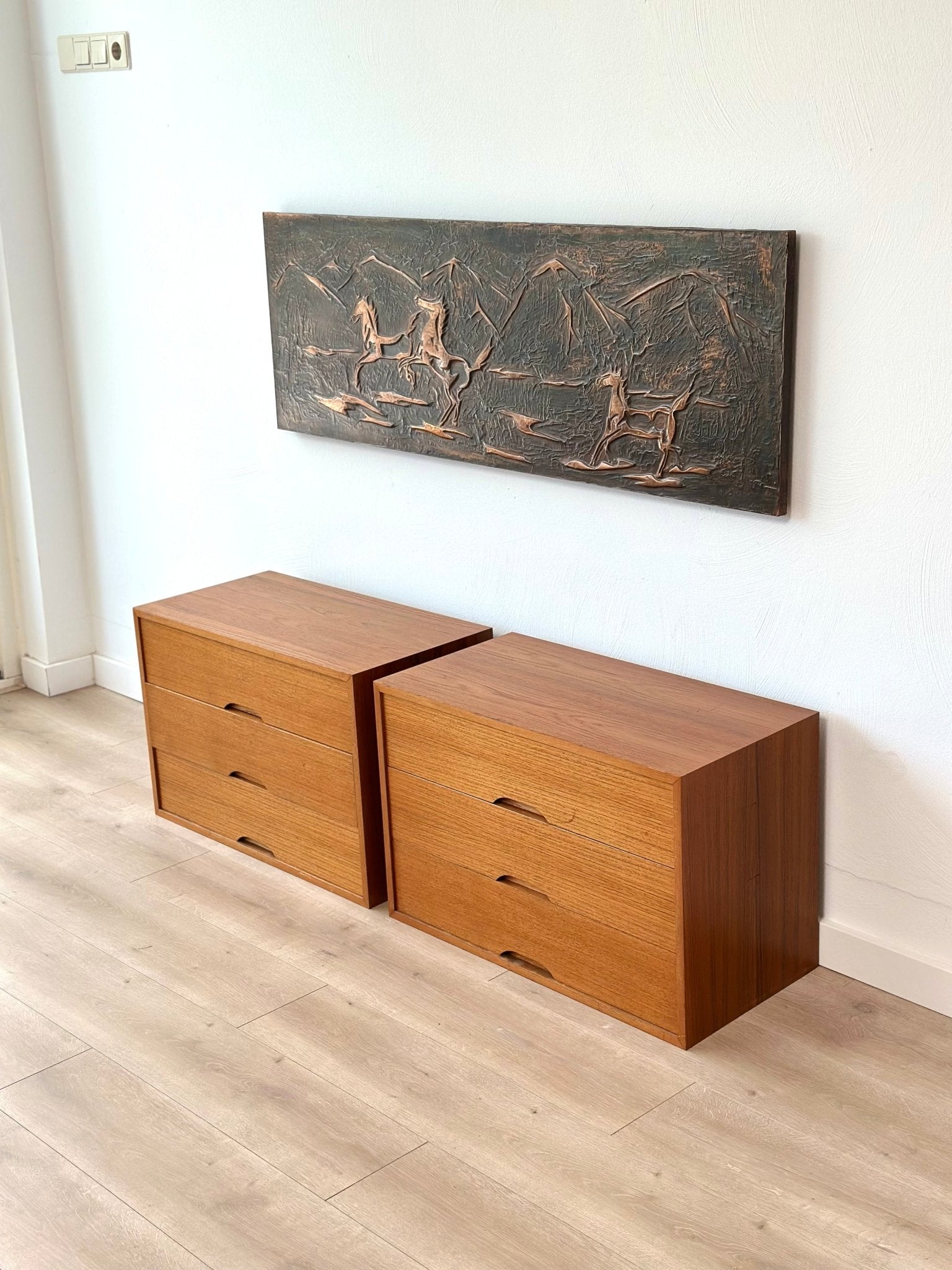 Set of 2 Vintage Teak Dressers / Bedside Tables - Lattico