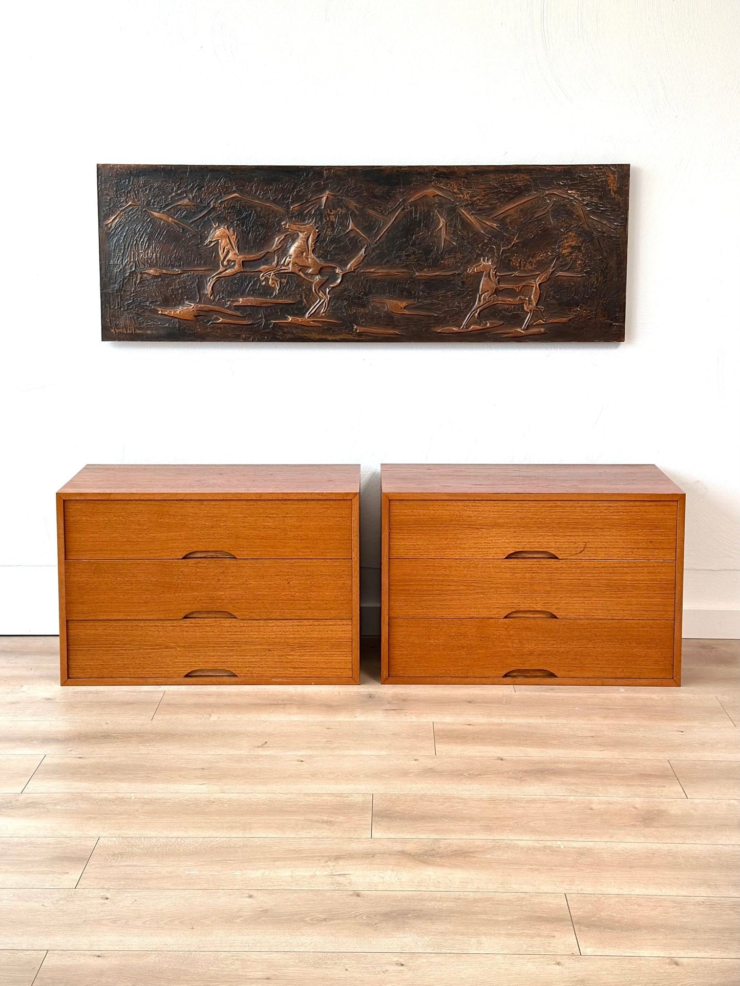 Set of 2 Vintage Teak Dressers / Bedside Tables - Lattico