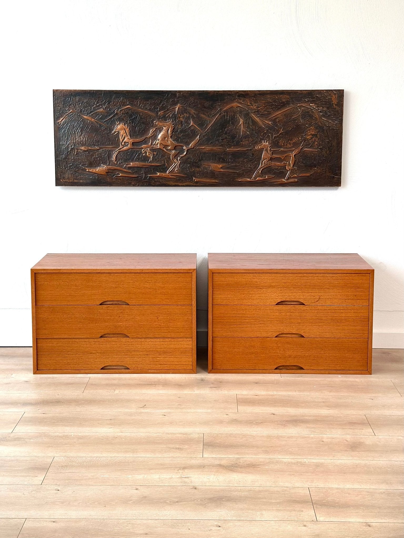 Set of 2 Vintage Teak Dressers / Bedside Tables - Lattico