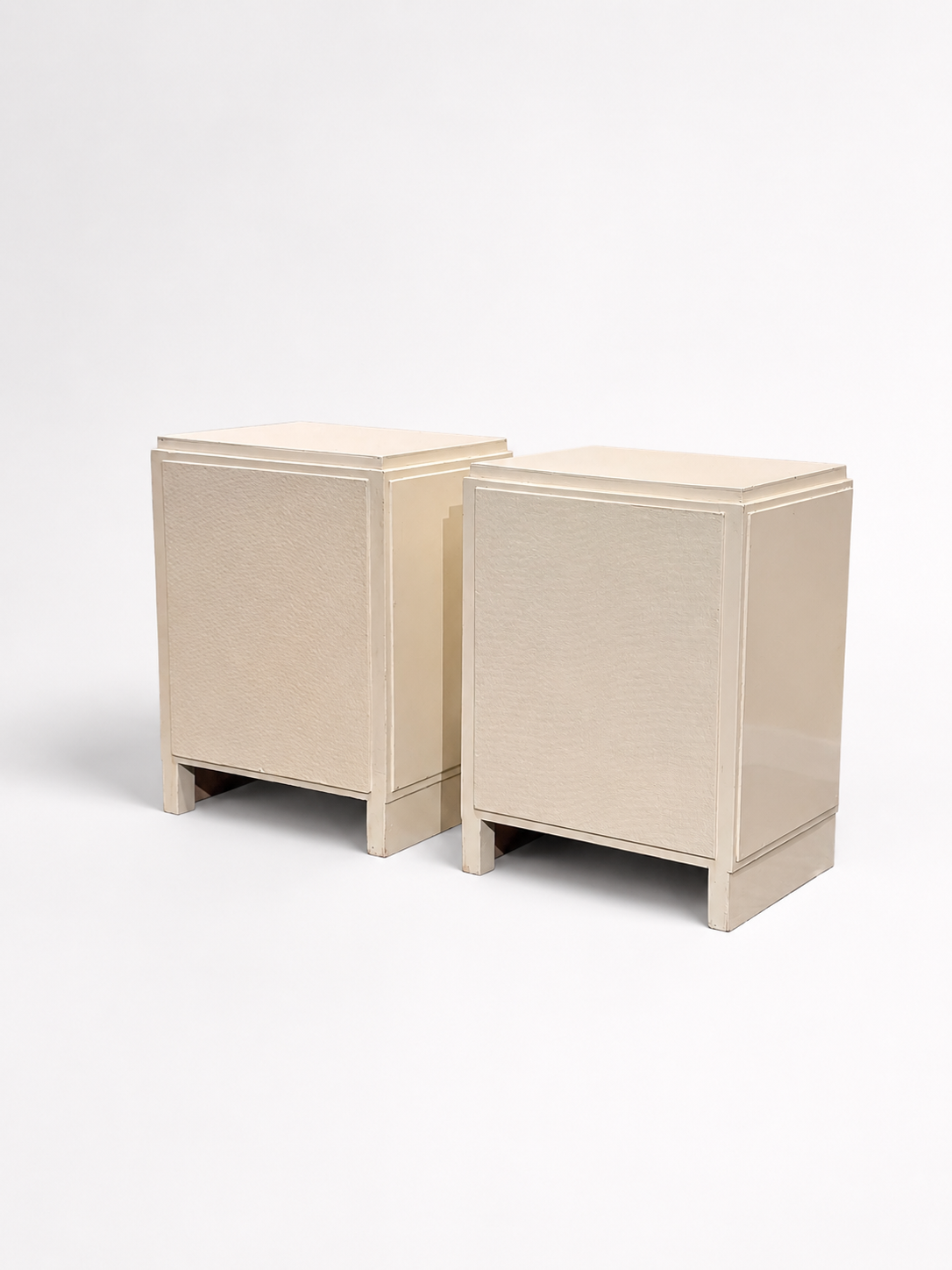 Pair of Late Art Deco Modernist Nighstands