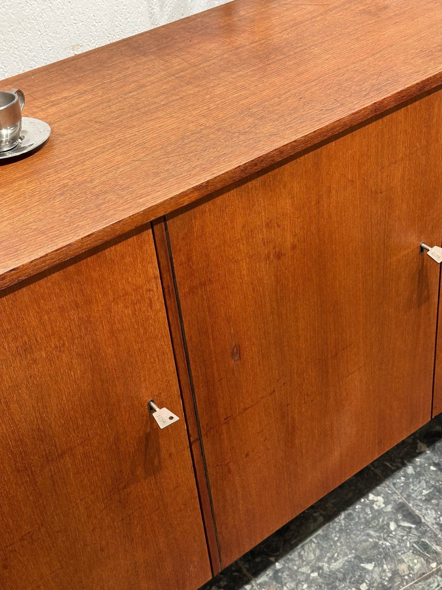 Minimalist Vintage Sideboard - Lattico