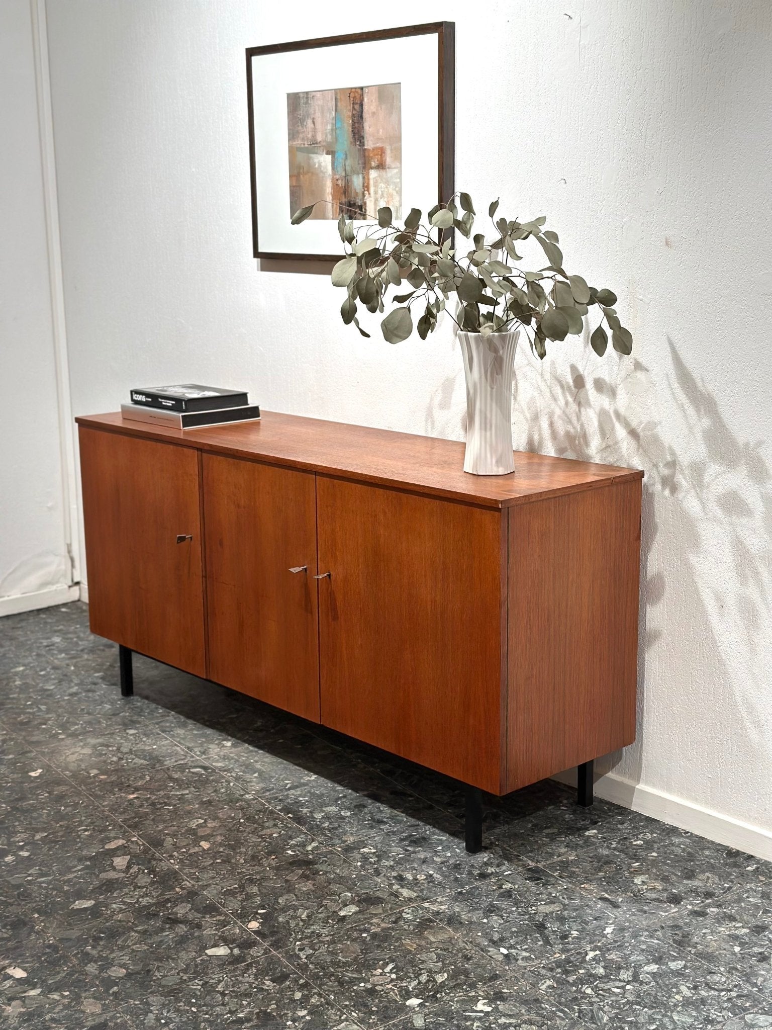 Minimalist Vintage Sideboard - Lattico