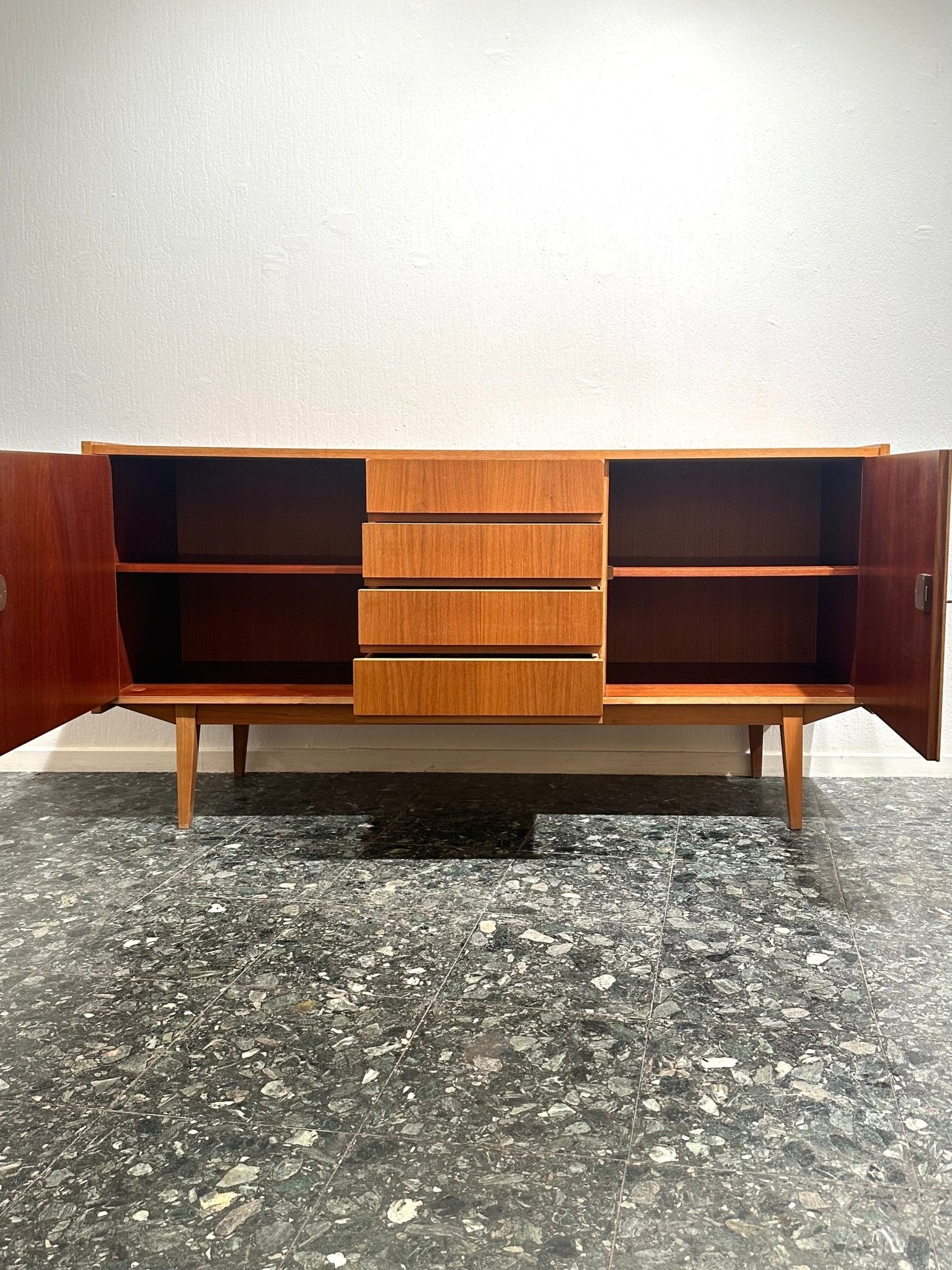 Vintage Minimal Sideboard - Lattico