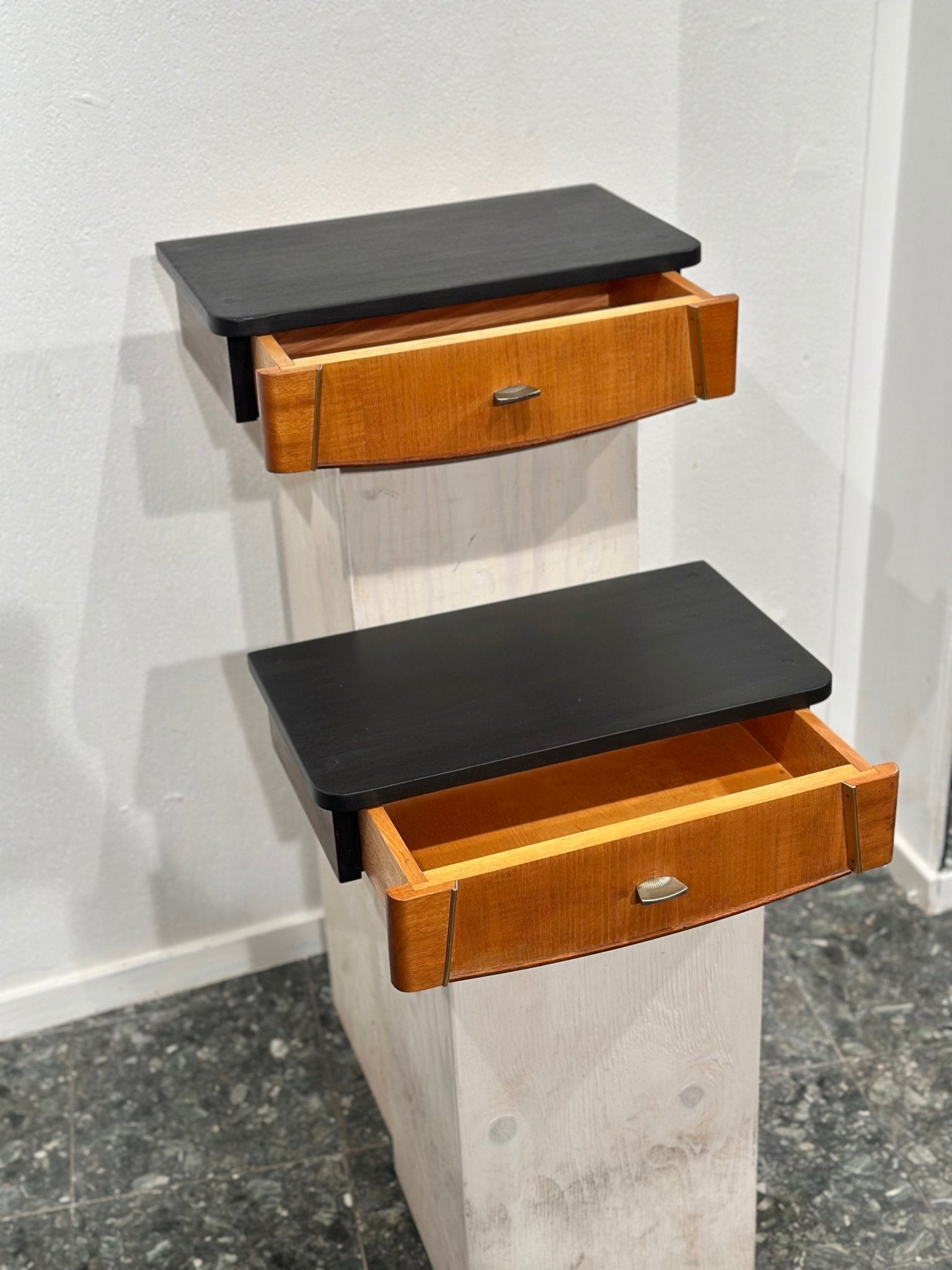 Set Vintage Floating Nightstands - Lattico