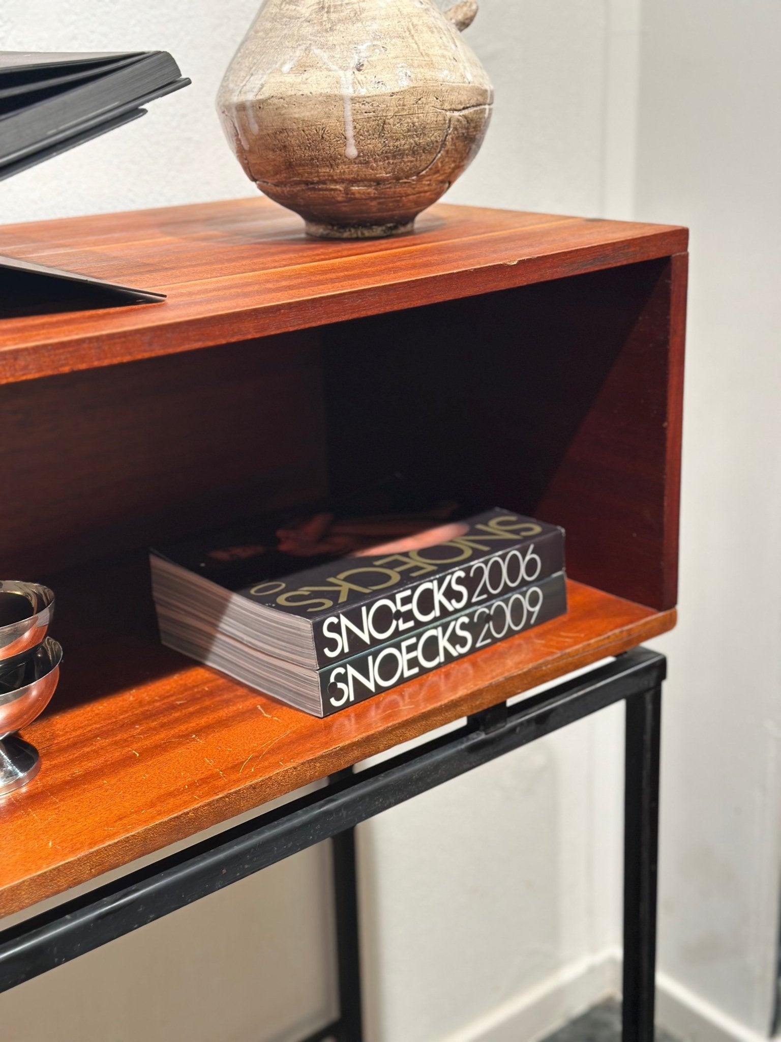 Vintage Side Table on wheels - Lattico
