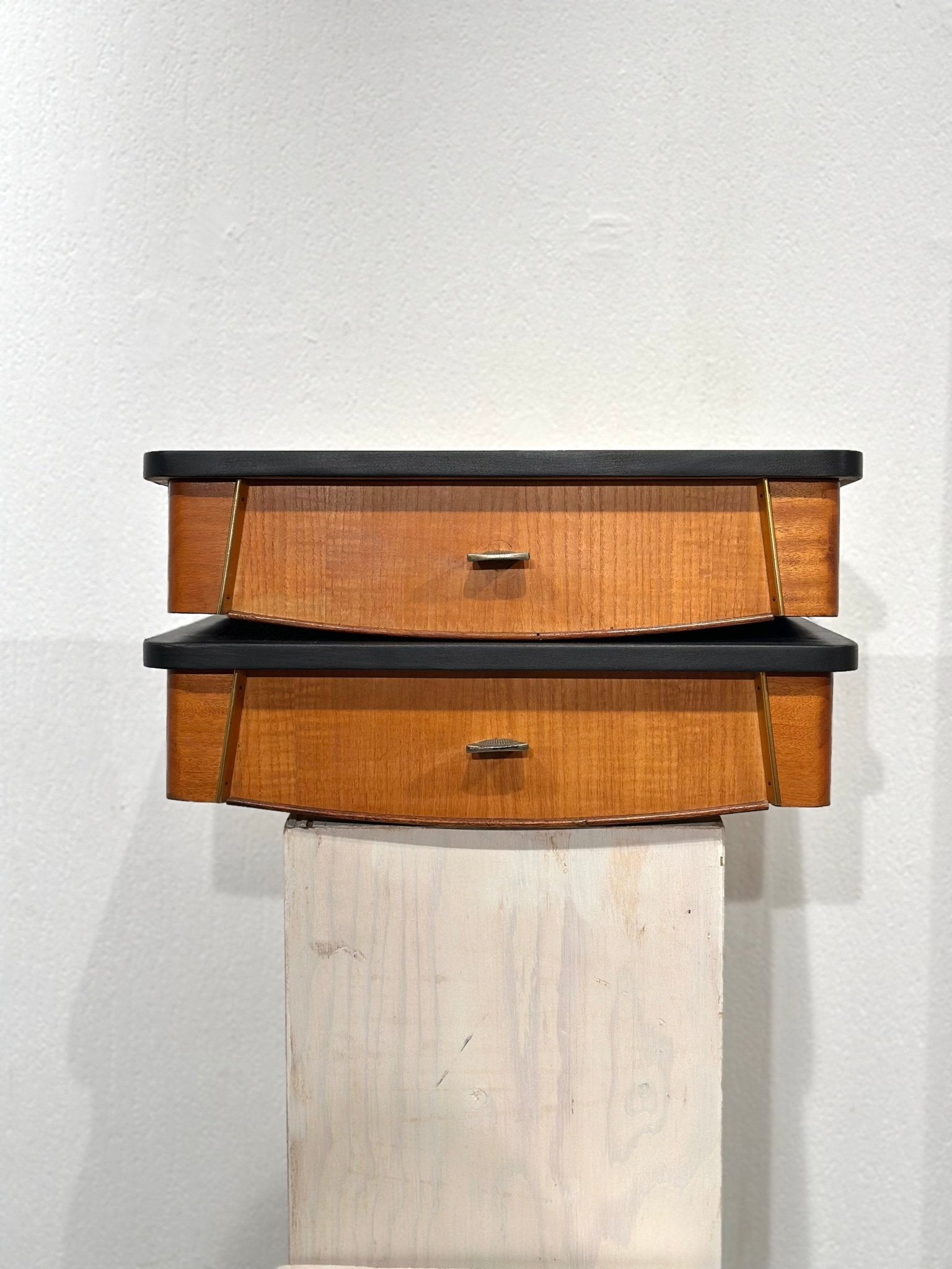 Set Vintage Floating Nightstands - Lattico