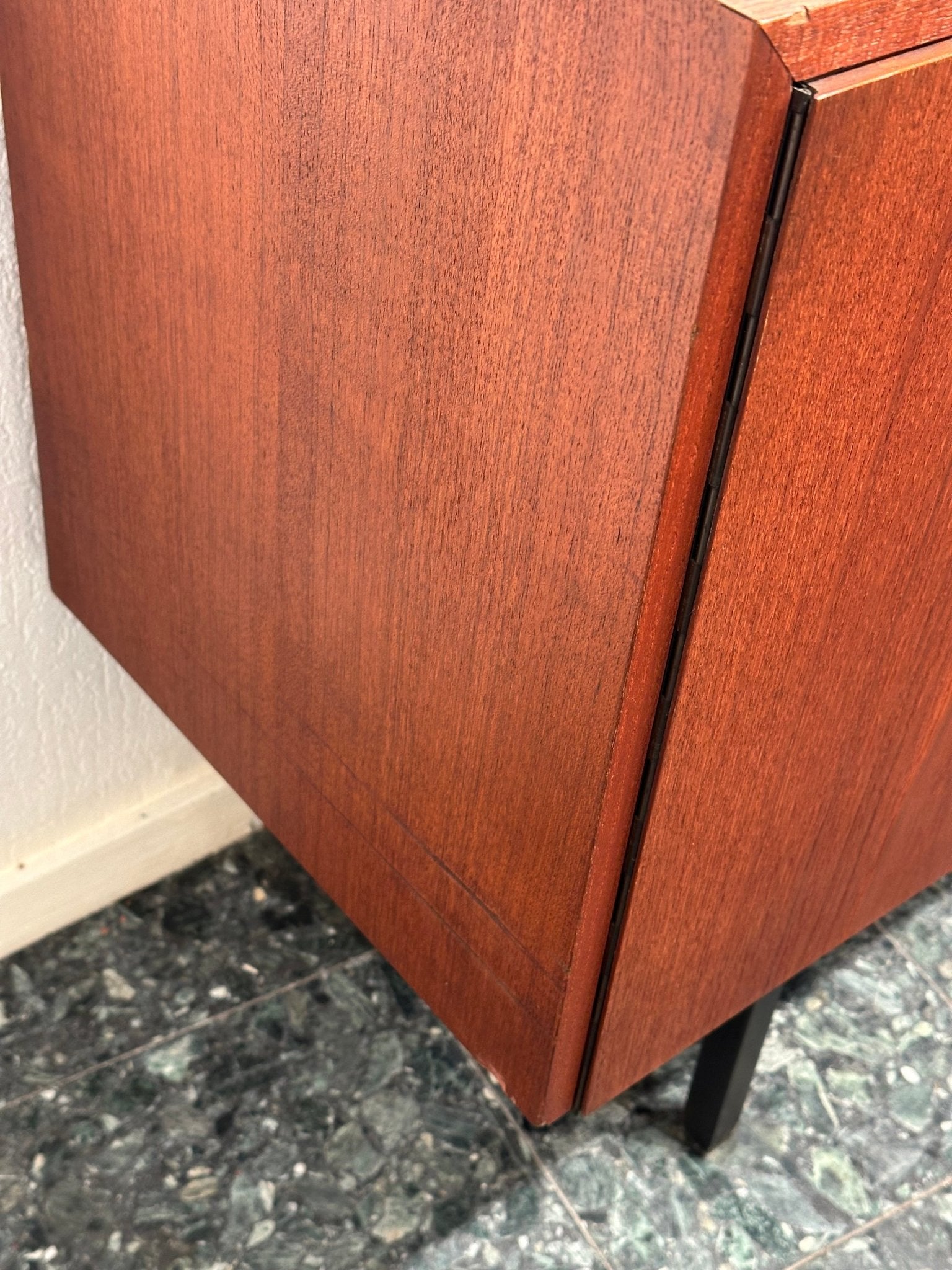 Vintage Minimal Sideboard - Lattico