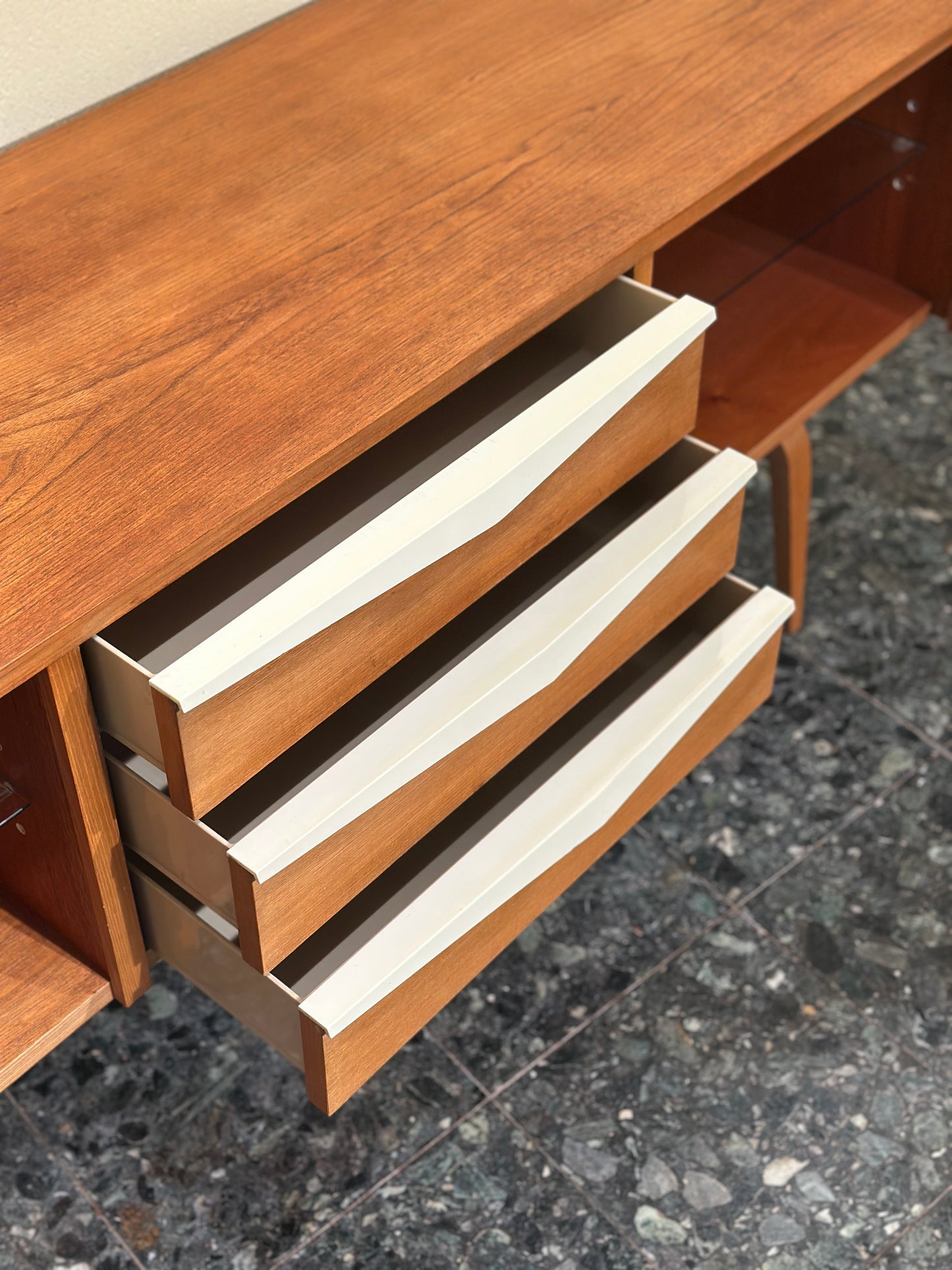 427/K Elm Sideboard for Hellerau