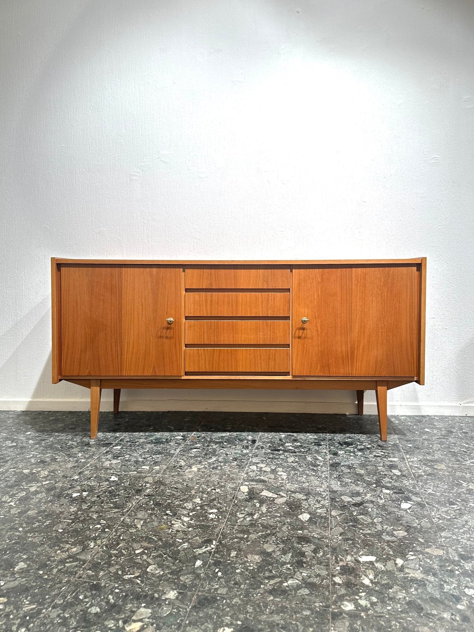 Vintage Minimal Sideboard - Lattico