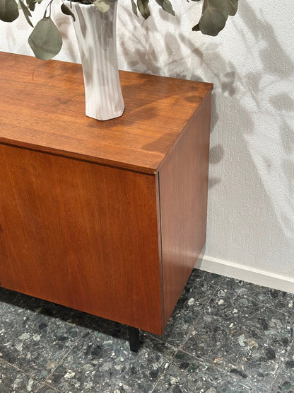 Minimalist Vintage Sideboard - Lattico