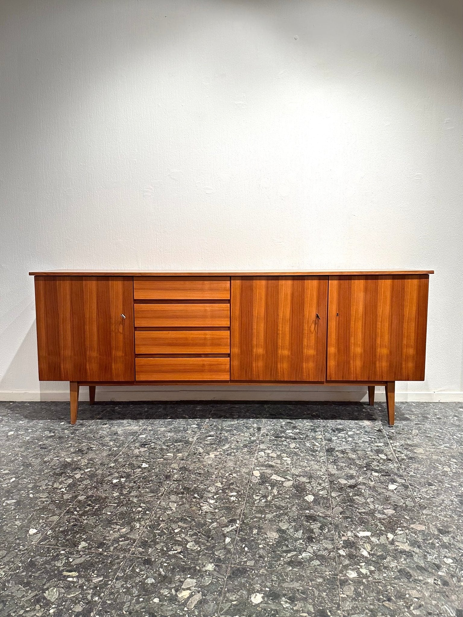 Midcentury Minimal Sideboard - Lattico