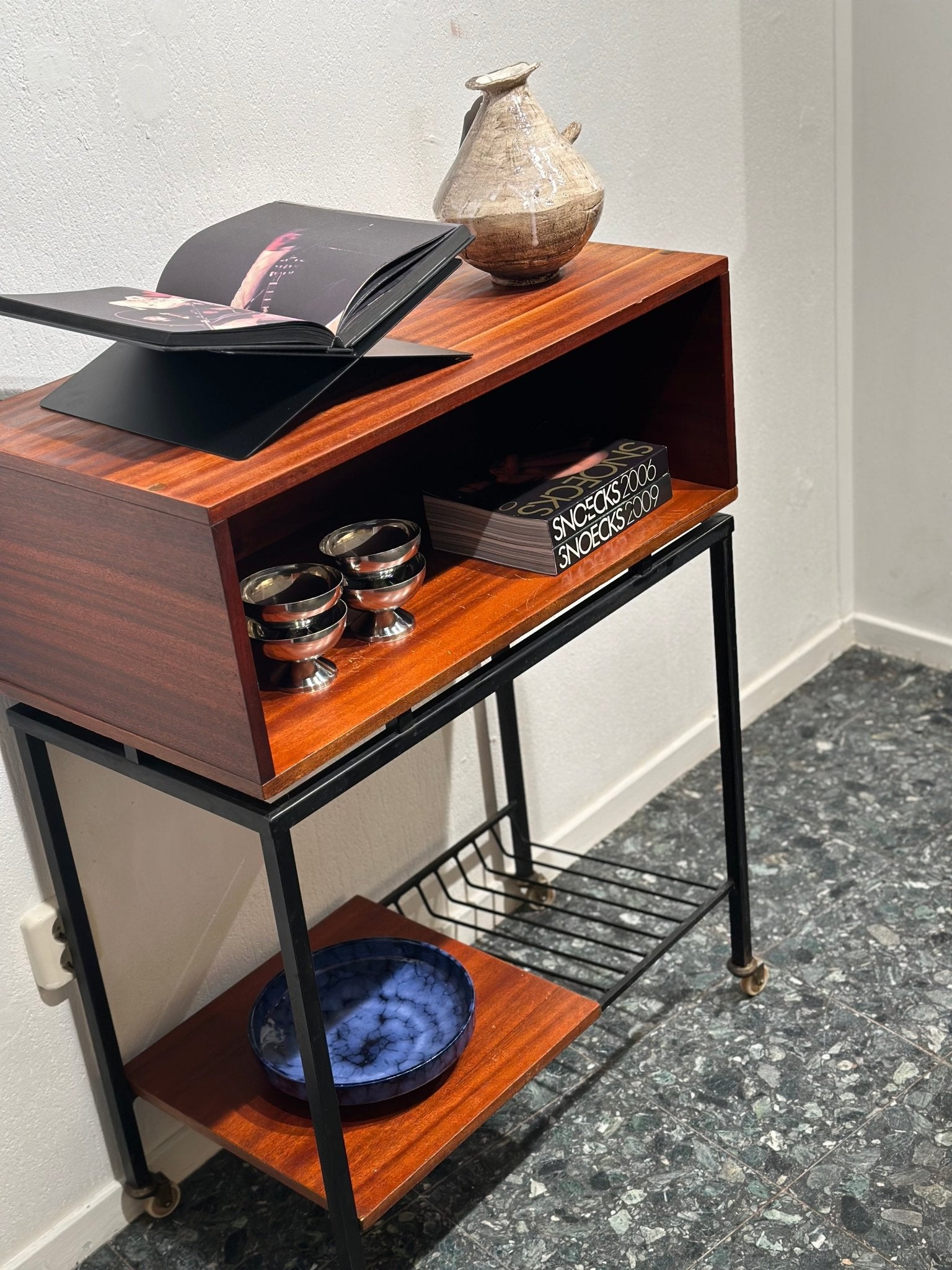 Vintage Side Table on wheels - Lattico