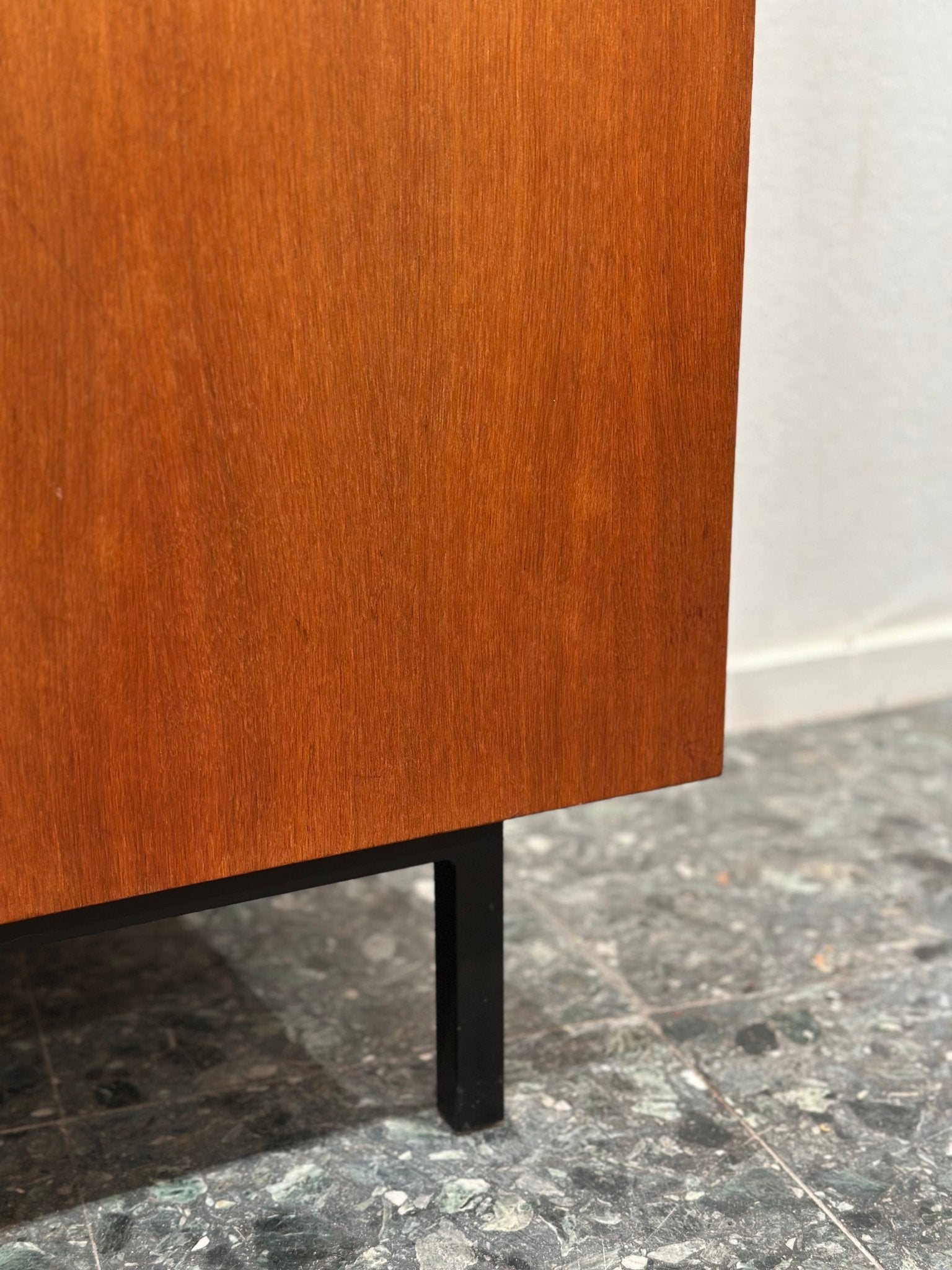 Minimalist Vintage Sideboard - Lattico