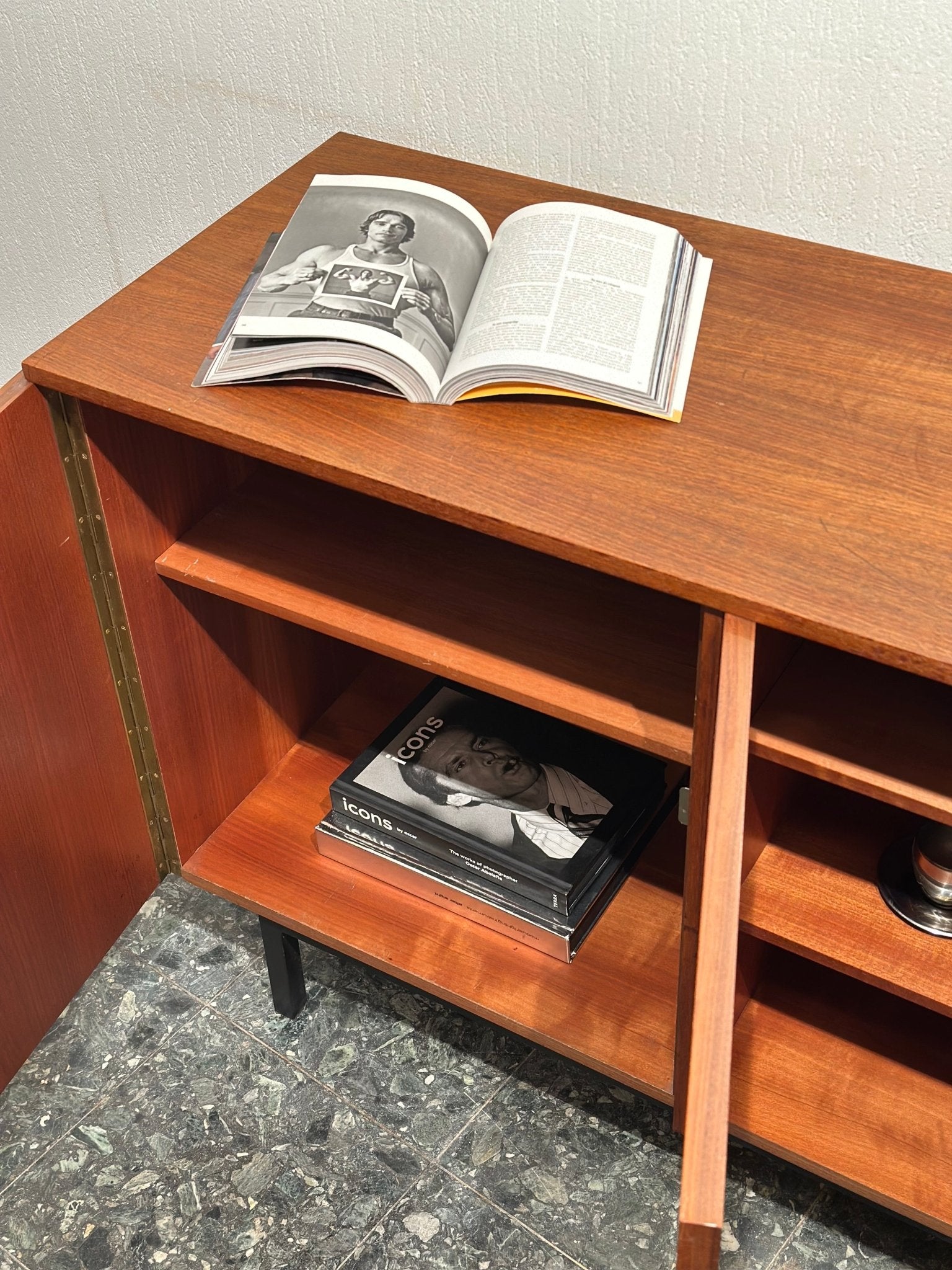 Minimalist Vintage Sideboard - Lattico