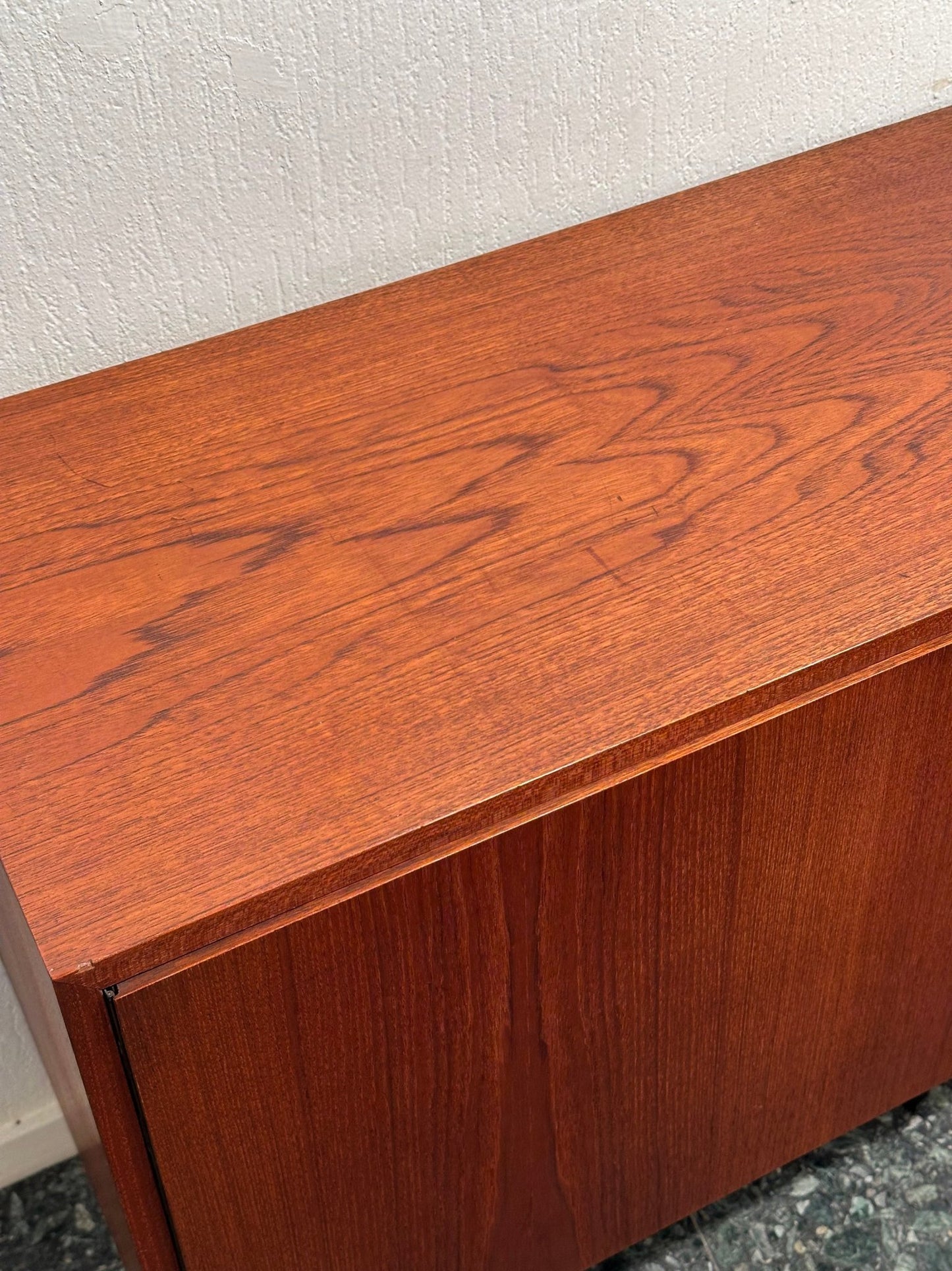 Vintage Minimal Sideboard - Lattico