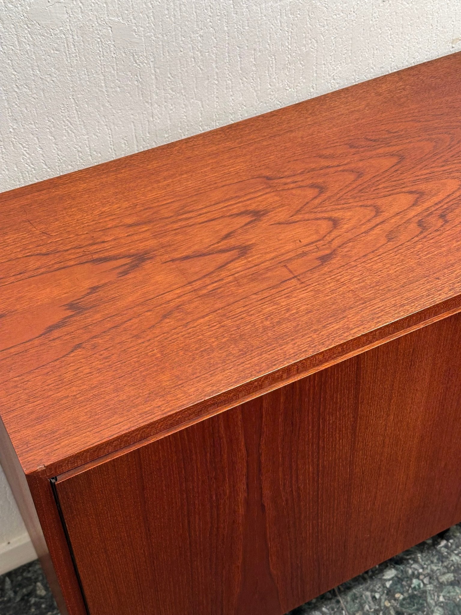 Vintage Minimal Sideboard - Lattico