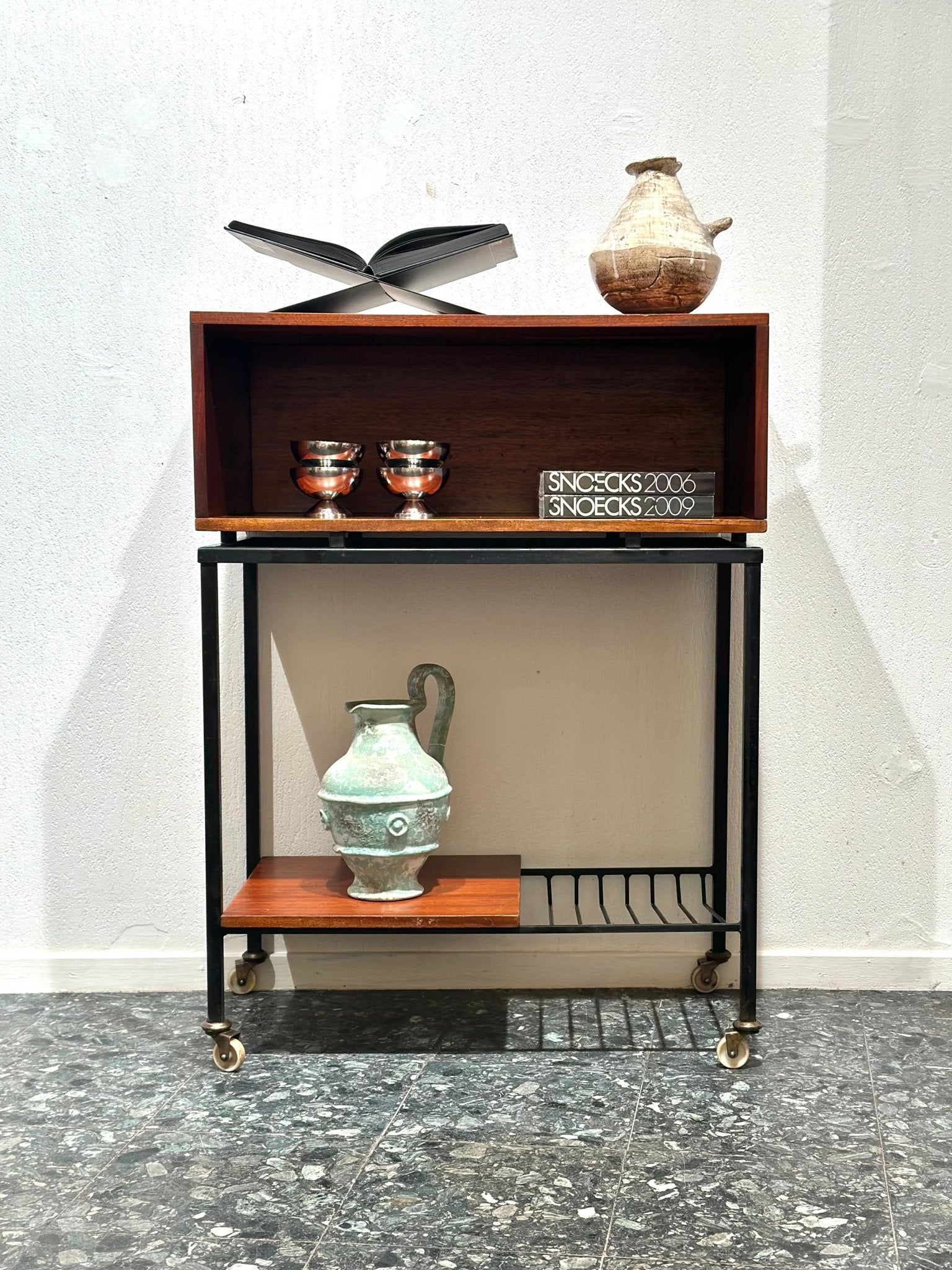 Vintage Side Table on wheels - Lattico