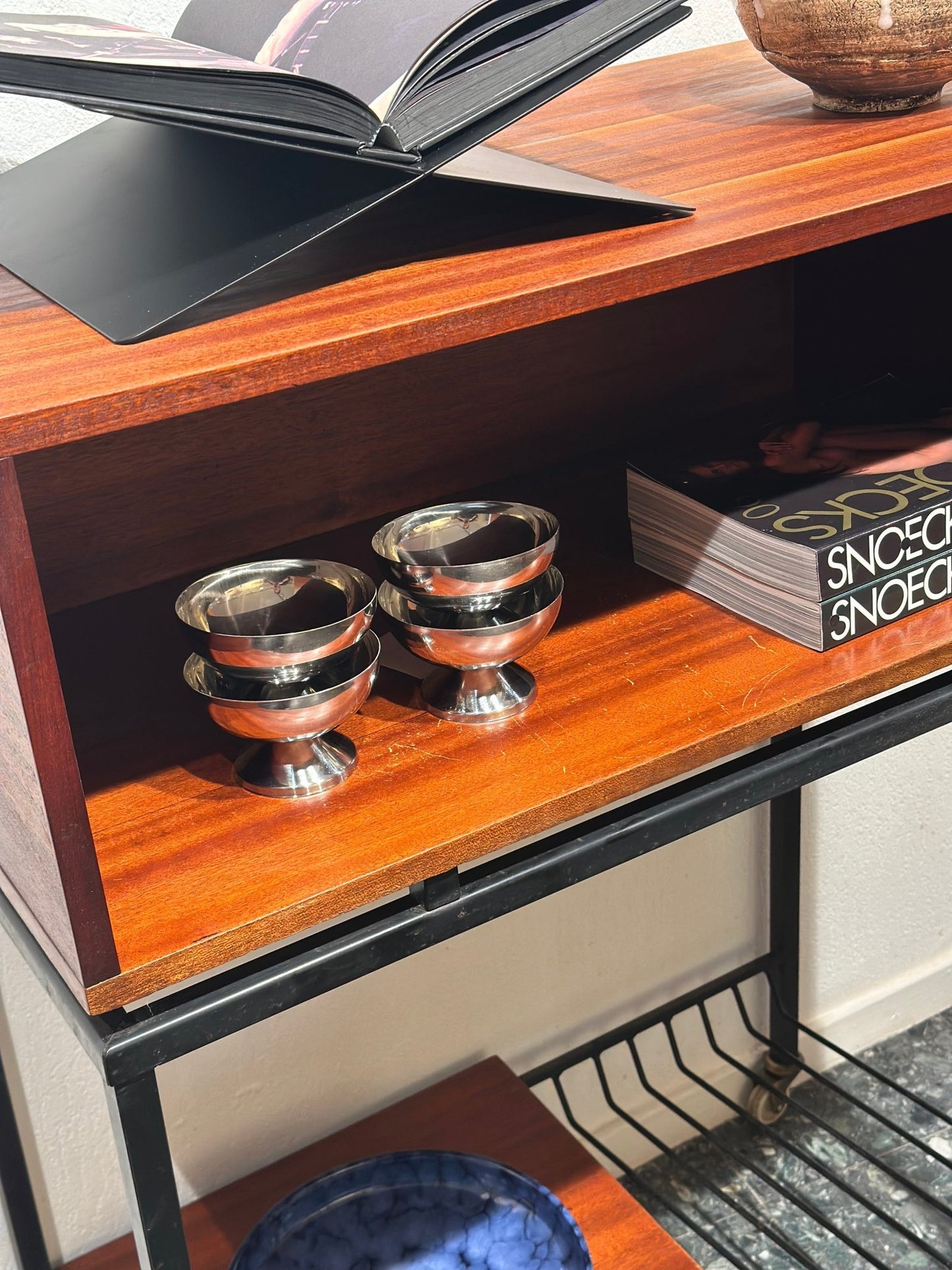 Vintage Side Table on wheels - Lattico