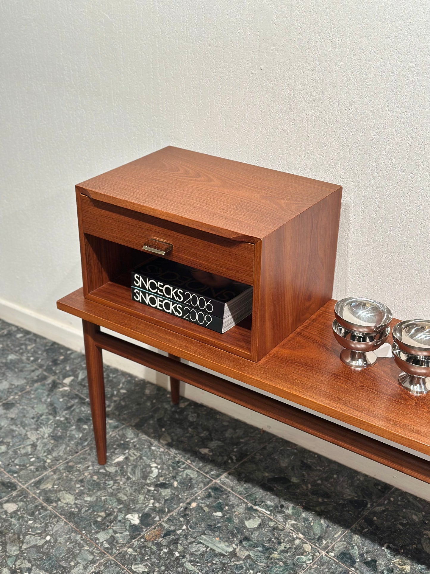 Elegant 1960s Dressing Table - Gossip Bench