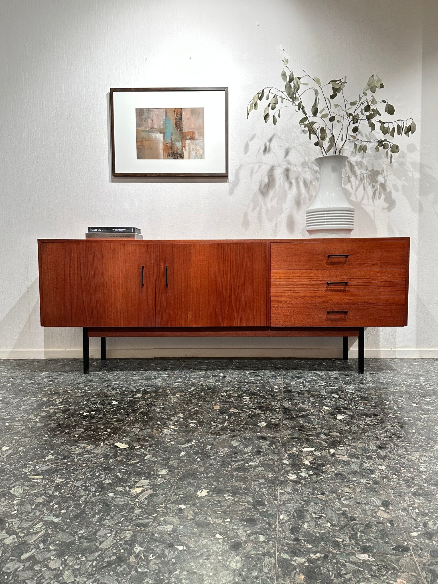Vintage Minimal Sideboard - Lattico
