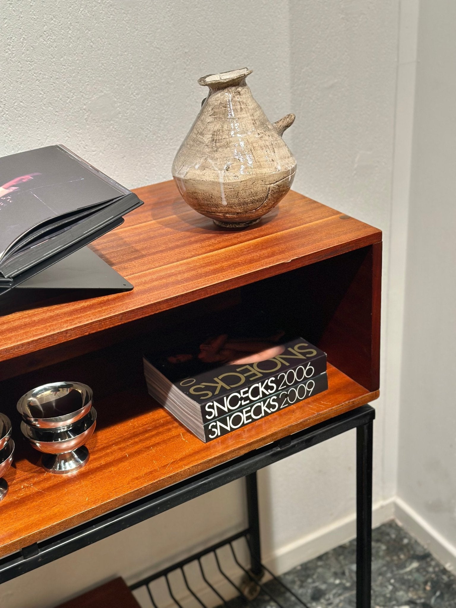 Vintage Side Table on wheels - Lattico